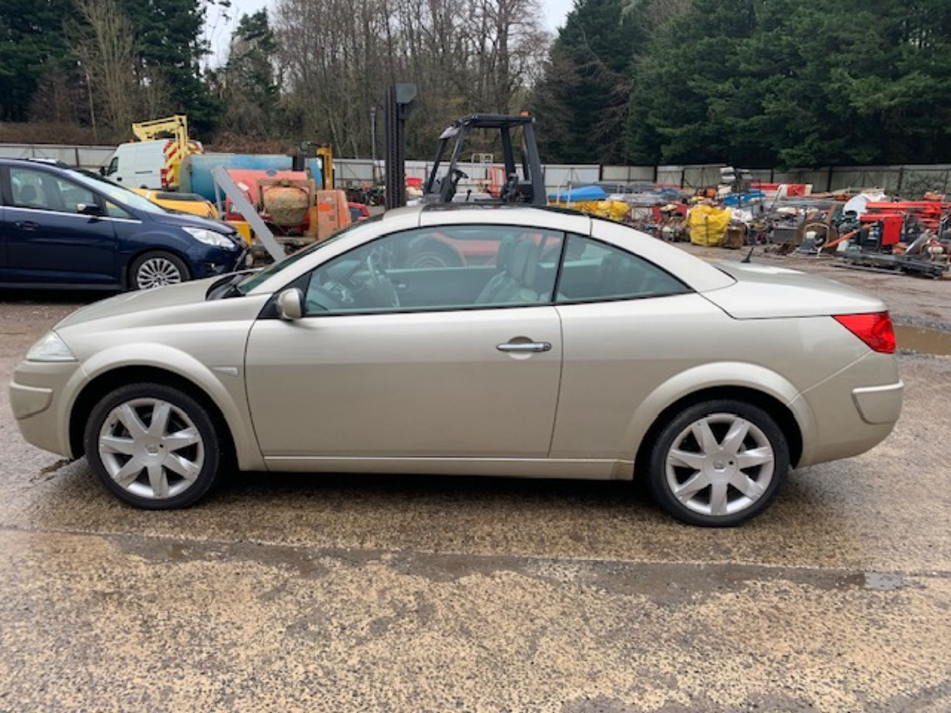 07/57 RENAULT MEGANE PRIVILEGE - 1598cc 2dr Convertible (Gold, 94k) - Image 6 of 12