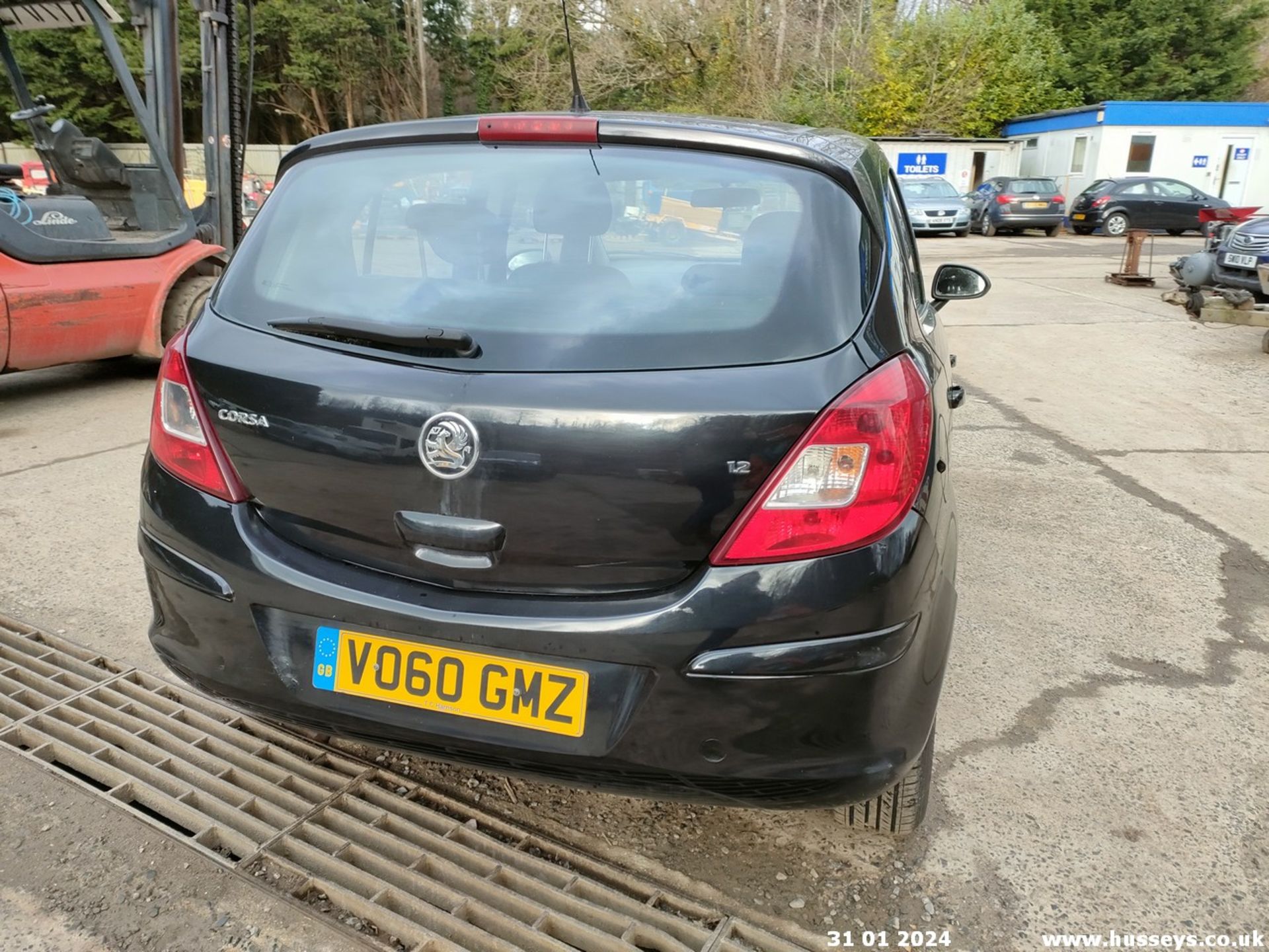 10/60 VAUXHALL CORSA EXCLUSIV - 1229cc 5dr Hatchback (Black, 124k) - Image 25 of 45