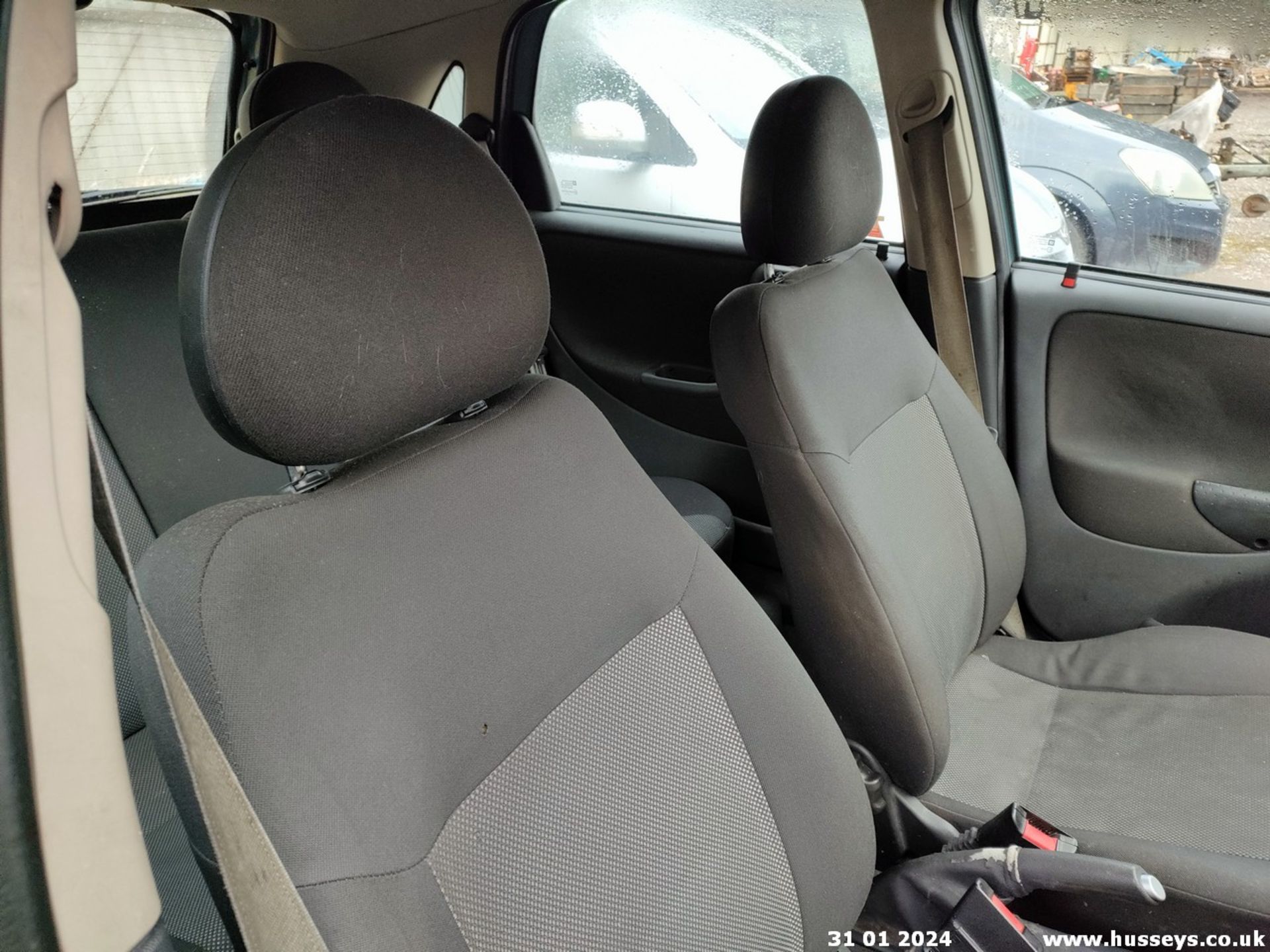 06/56 VAUXHALL CORSA DESIGN 16V TWINPORT - 1364cc 5dr Hatchback (Grey, 110k) - Image 38 of 46