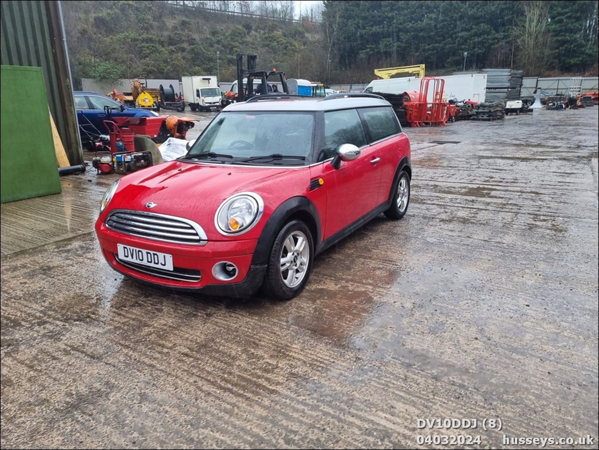 10/10 MINI ONE CLUBMAN - 1598cc 5dr Estate (Red, 97k) - Image 9 of 45