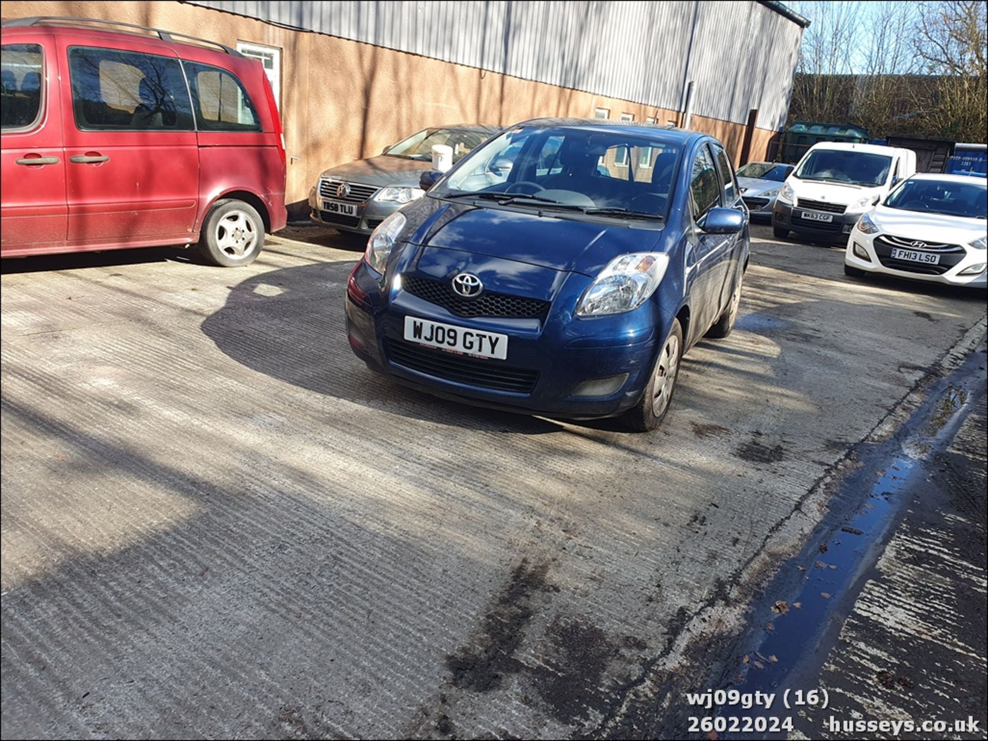 09/09 TOYOTA YARIS TR VVT-I S-A - 1329cc 5dr Hatchback (Blue, 72k) - Image 17 of 44