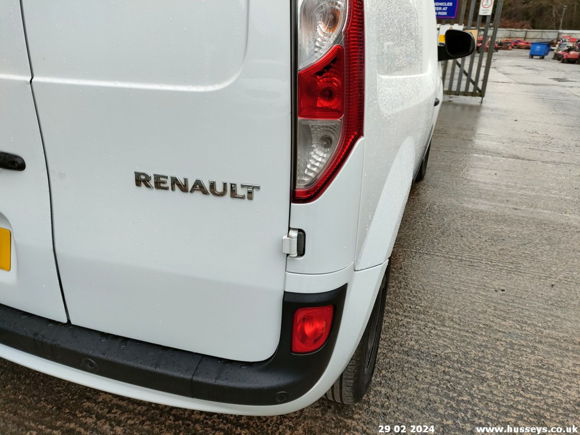 20/70 RENAULT KANGOO ML19 B-SNESS+ ENER - 1461cc (White, 147k) - Image 33 of 54