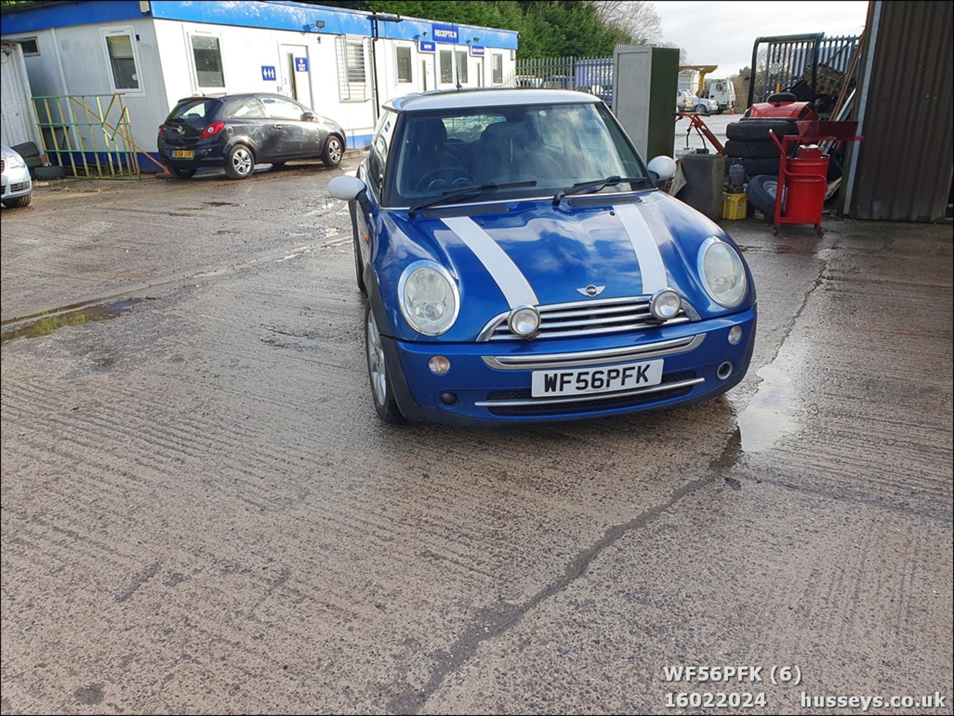 06/56 MINI MINI COOPER - 1598cc 3dr Hatchback (Blue, 101k) - Image 7 of 40
