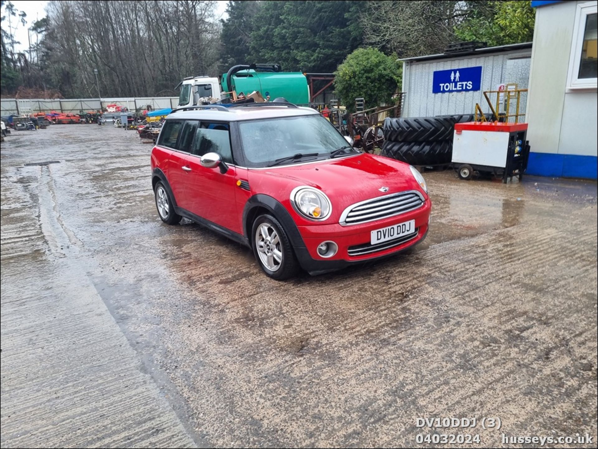 10/10 MINI ONE CLUBMAN - 1598cc 5dr Estate (Red, 97k) - Image 4 of 45