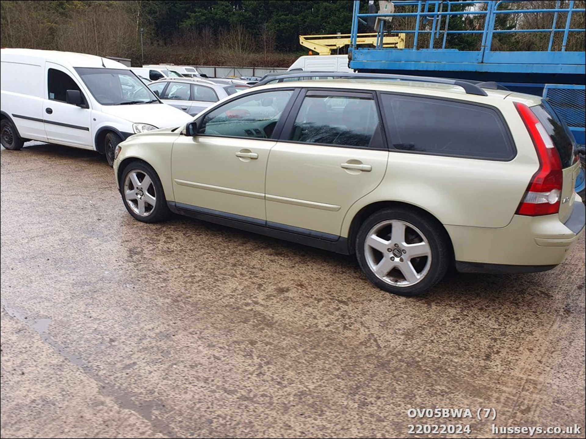 05/05 VOLVO V50 SE D (E4) - 1998cc 5dr Estate (Green, 178k) - Image 7 of 43