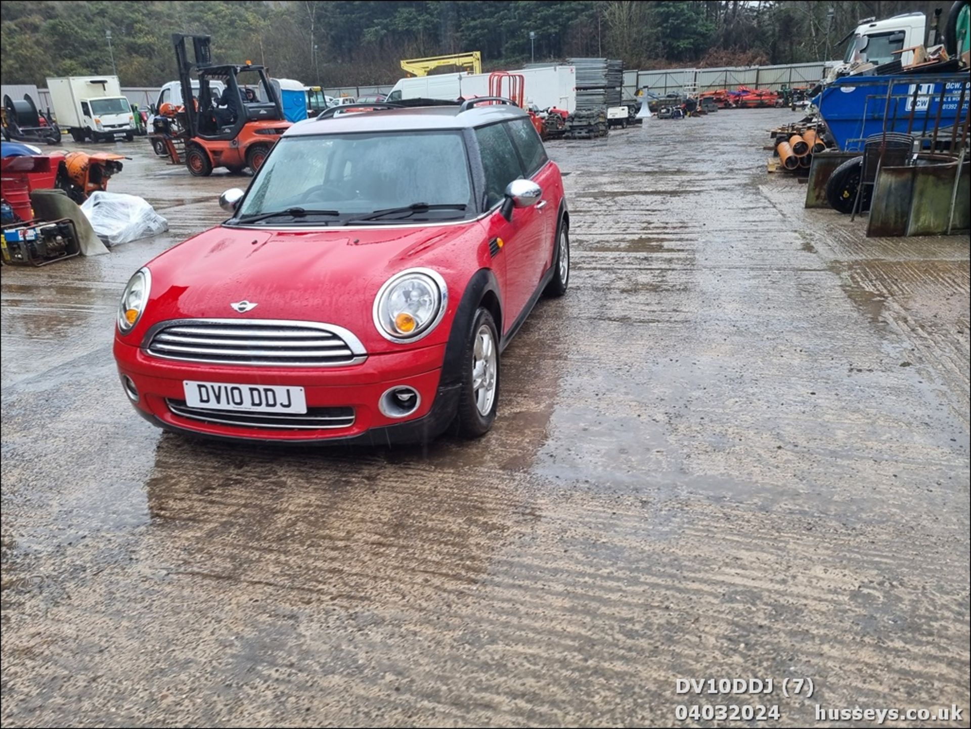 10/10 MINI ONE CLUBMAN - 1598cc 5dr Estate (Red, 97k) - Image 8 of 45
