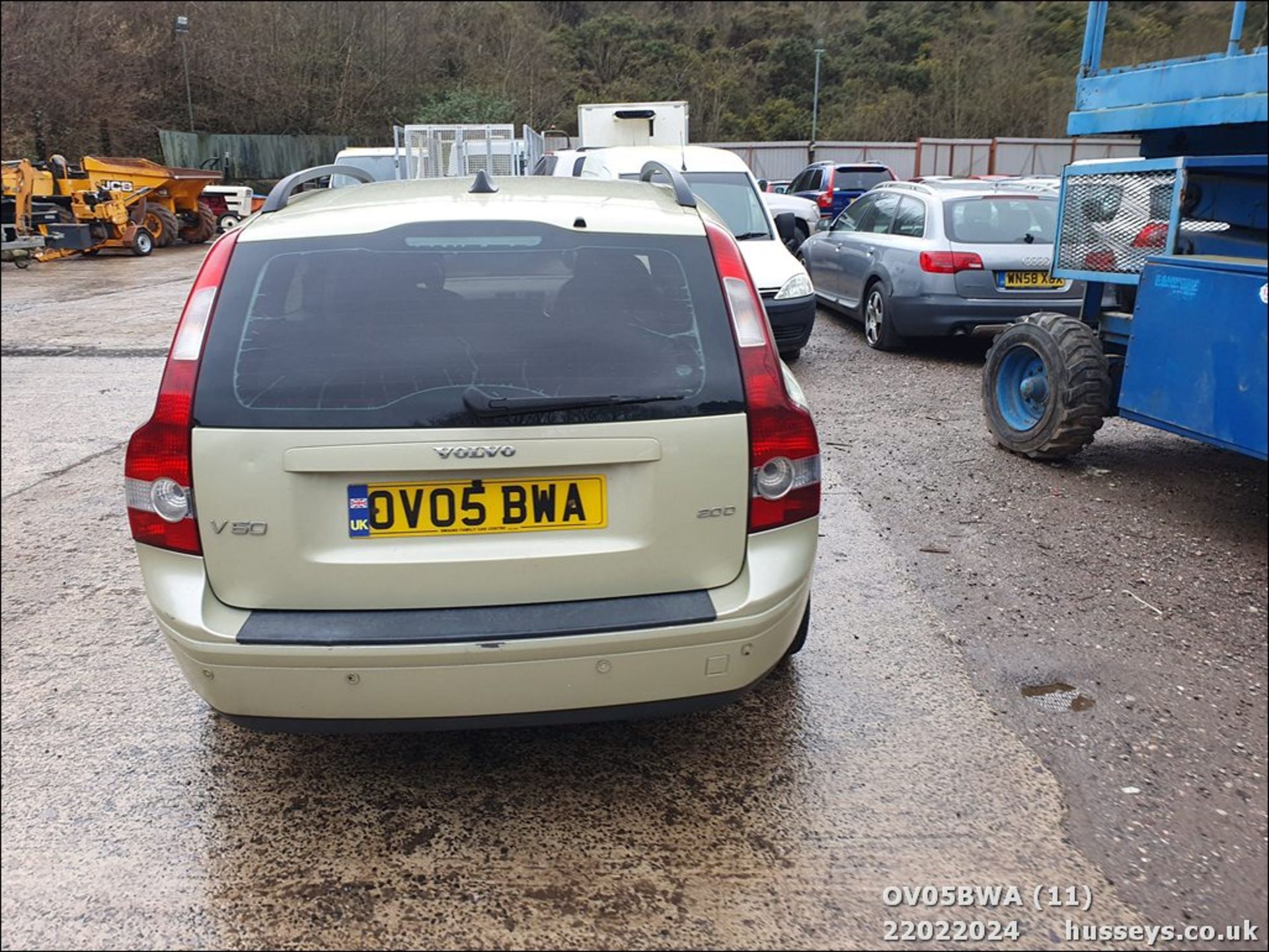 05/05 VOLVO V50 SE D (E4) - 1998cc 5dr Estate (Green, 178k) - Image 11 of 43