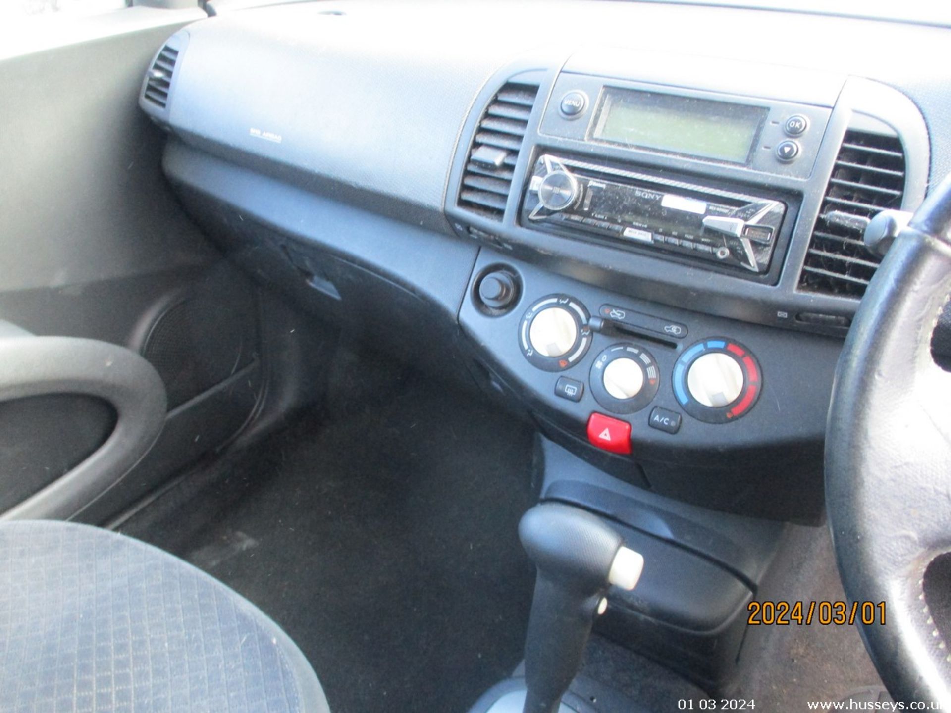 05/05 NISSAN MICRA SE AUTO - 1240cc 5dr Hatchback (Silver, 92k) - Image 16 of 18