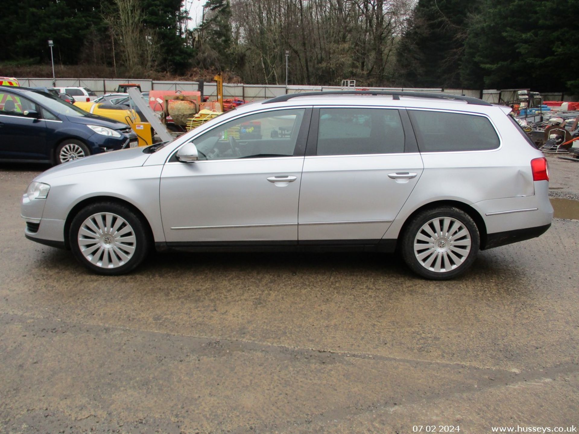 10/10 VOLKSWAGEN PASSAT H-LINE+ TDI DSG140 - 1968cc 5dr Estate (Silver) - Image 10 of 20