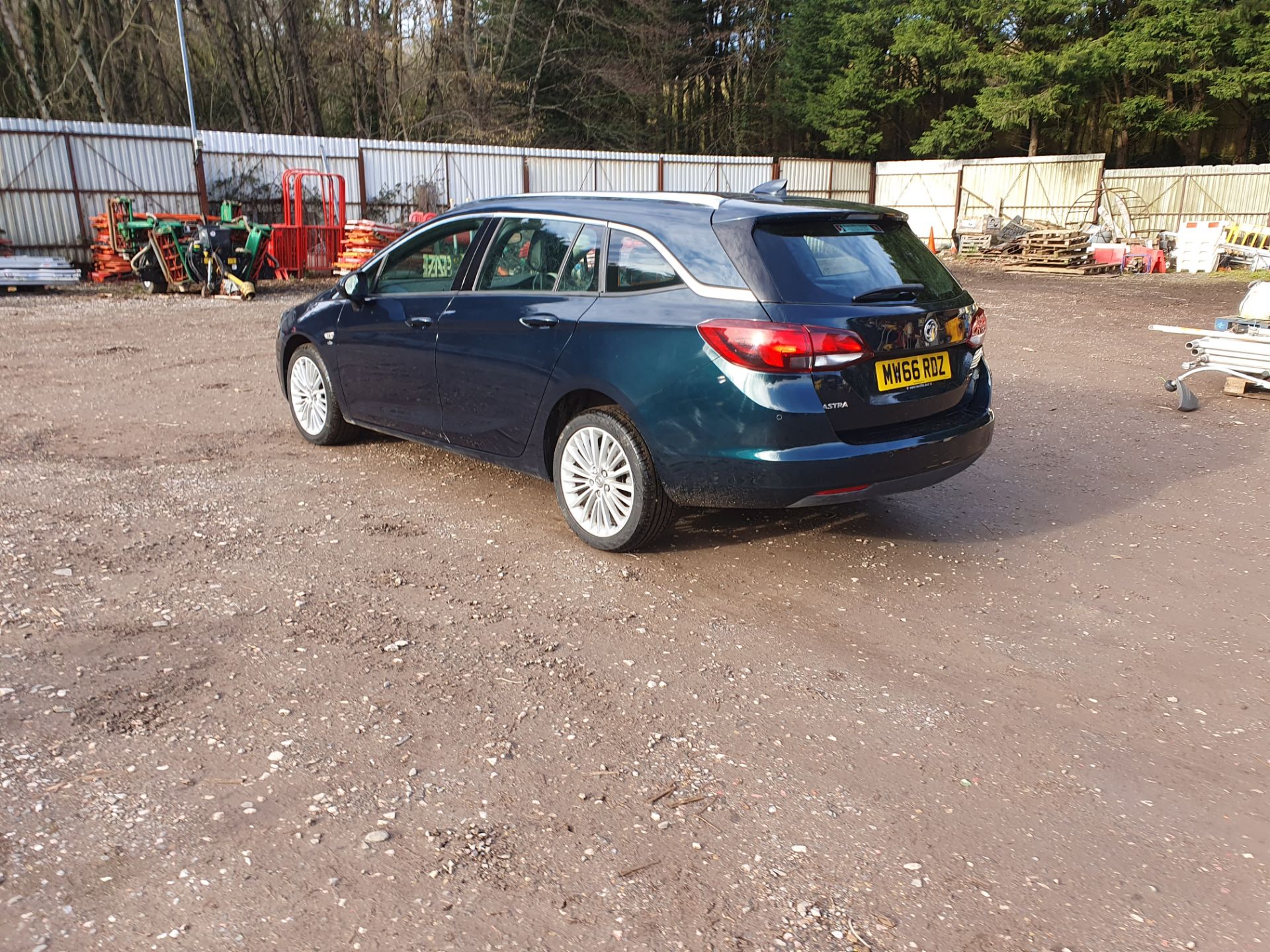 17/66 VAUXHALL ASTRA ELITE NAV CDTI S/S - 1598cc 5dr Estate (Green, 90k) - Image 19 of 54