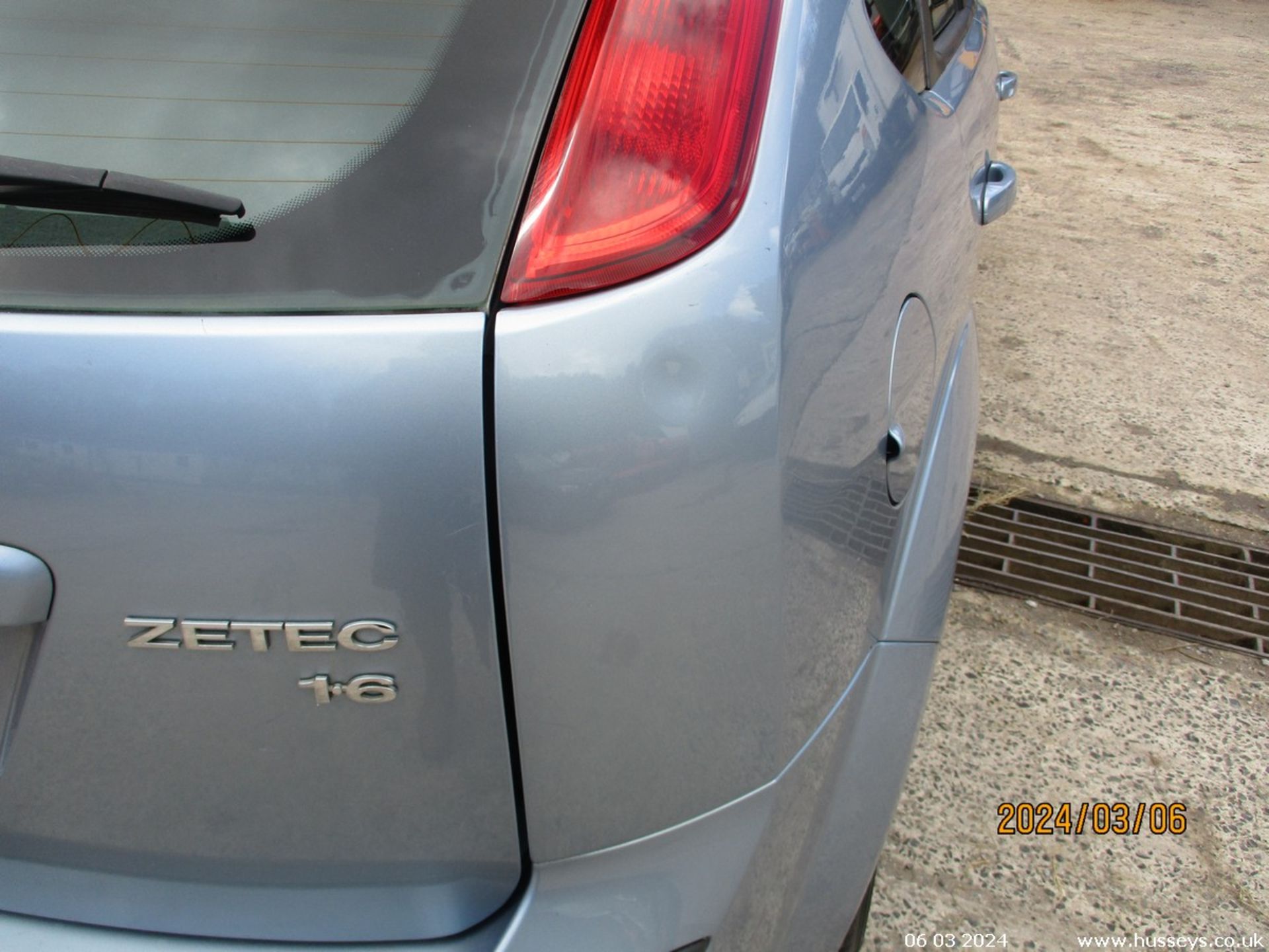 08/07 FORD FOCUS ZETEC CLIMATE - 1596cc 5dr Hatchback (Blue, 153k) - Image 6 of 20