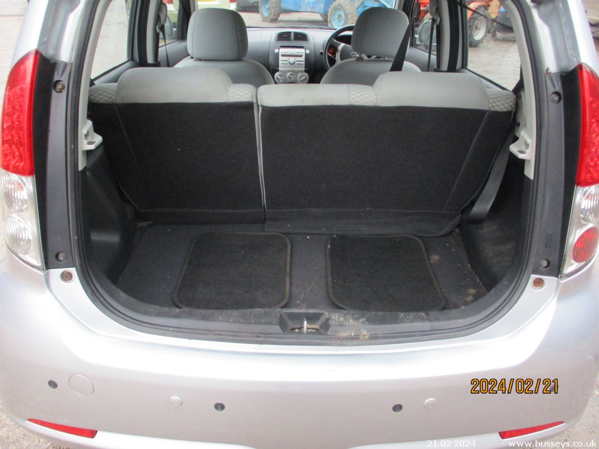 12/62 PERODUA MYVI SXI - 1296cc 5dr Hatchback (Silver, 83k) - Image 16 of 21