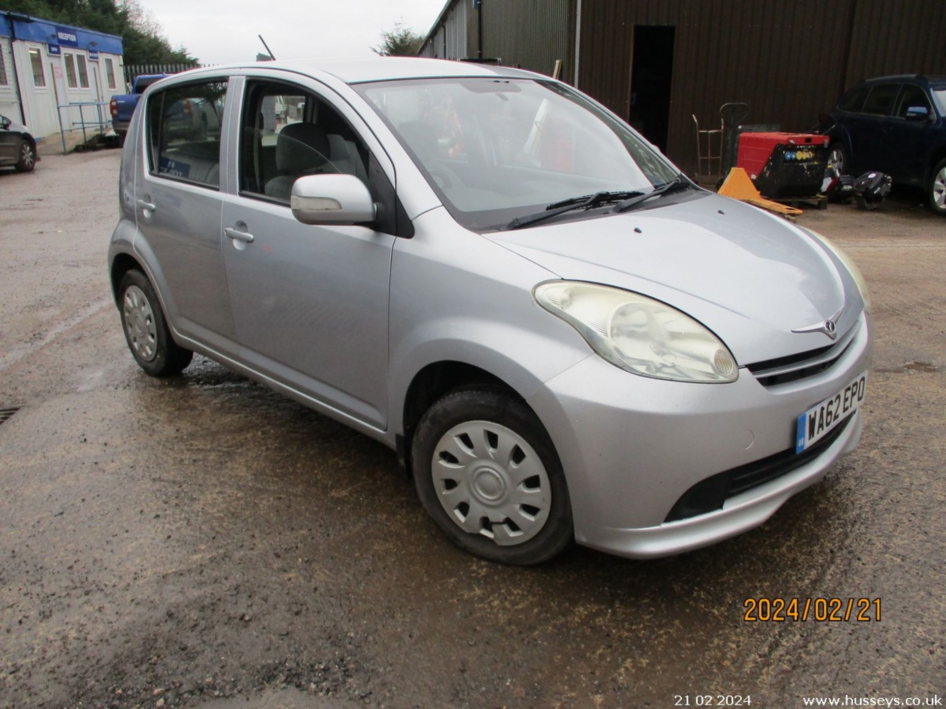 12/62 PERODUA MYVI SXI - 1296cc 5dr Hatchback (Silver, 83k) - Image 9 of 21