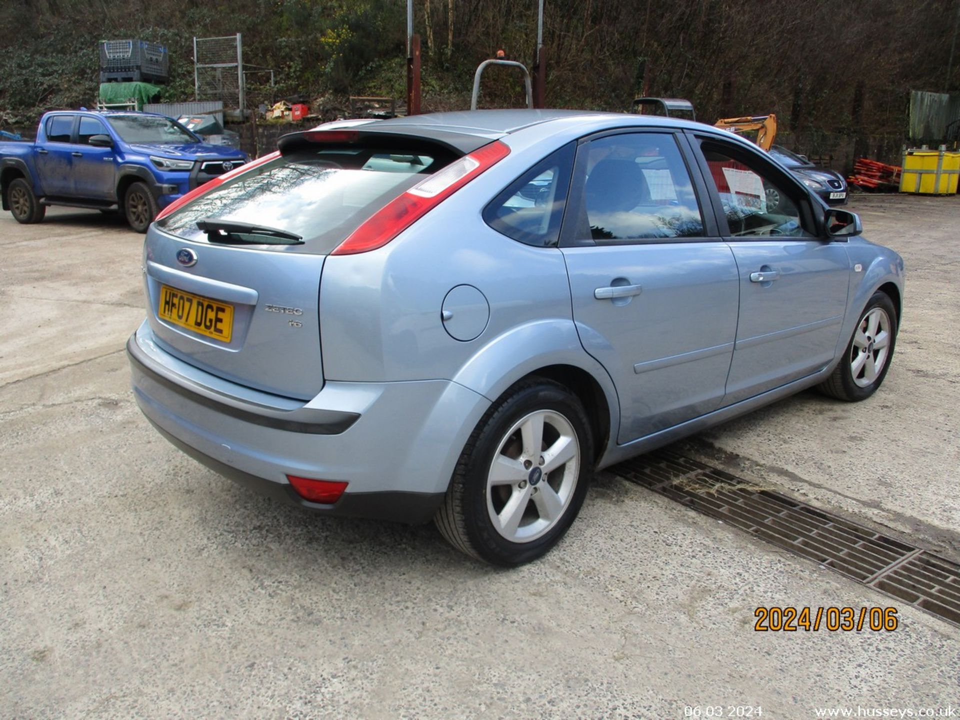 08/07 FORD FOCUS ZETEC CLIMATE - 1596cc 5dr Hatchback (Blue, 153k) - Image 4 of 20