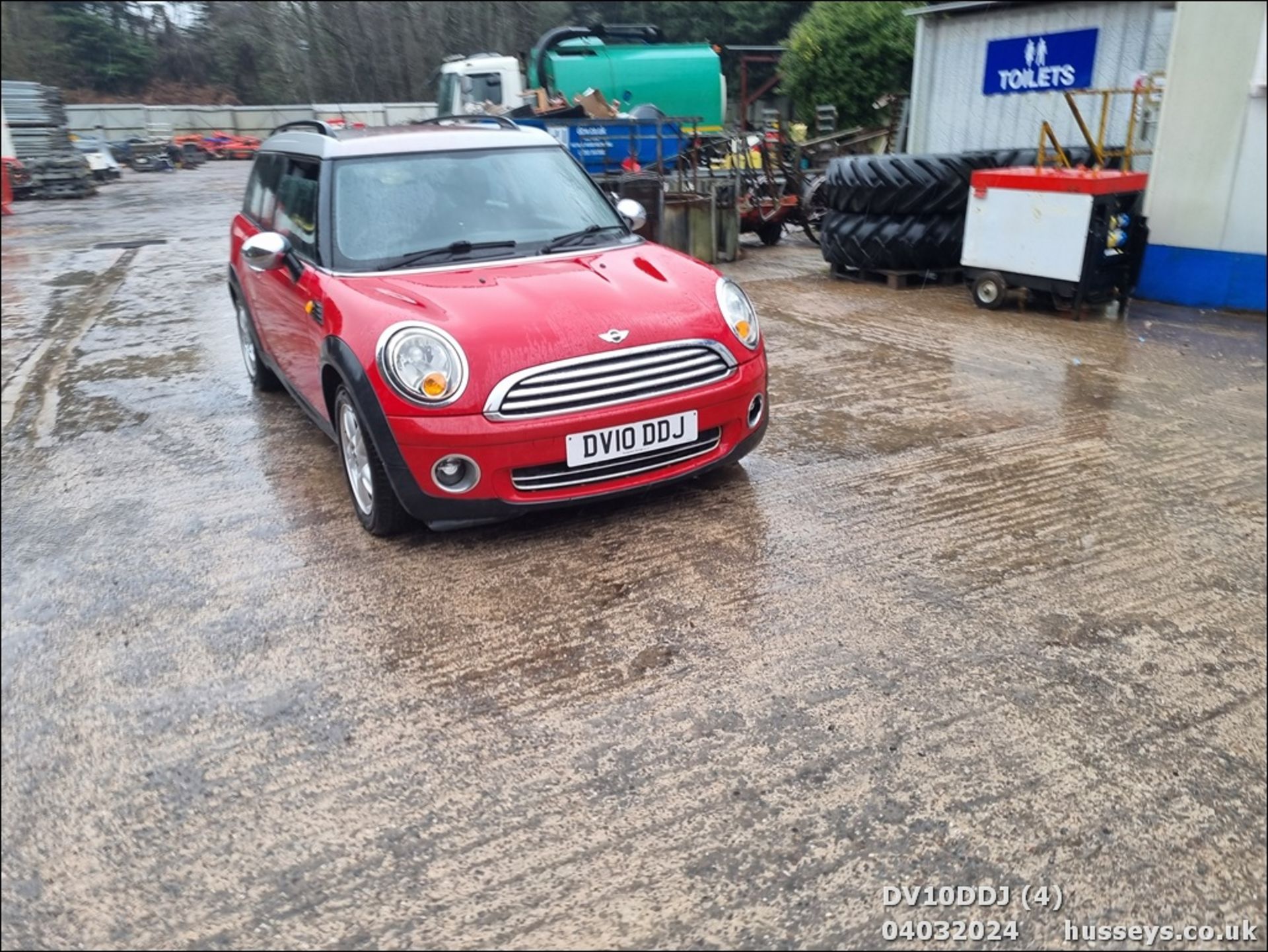 10/10 MINI ONE CLUBMAN - 1598cc 5dr Estate (Red, 97k) - Image 5 of 45