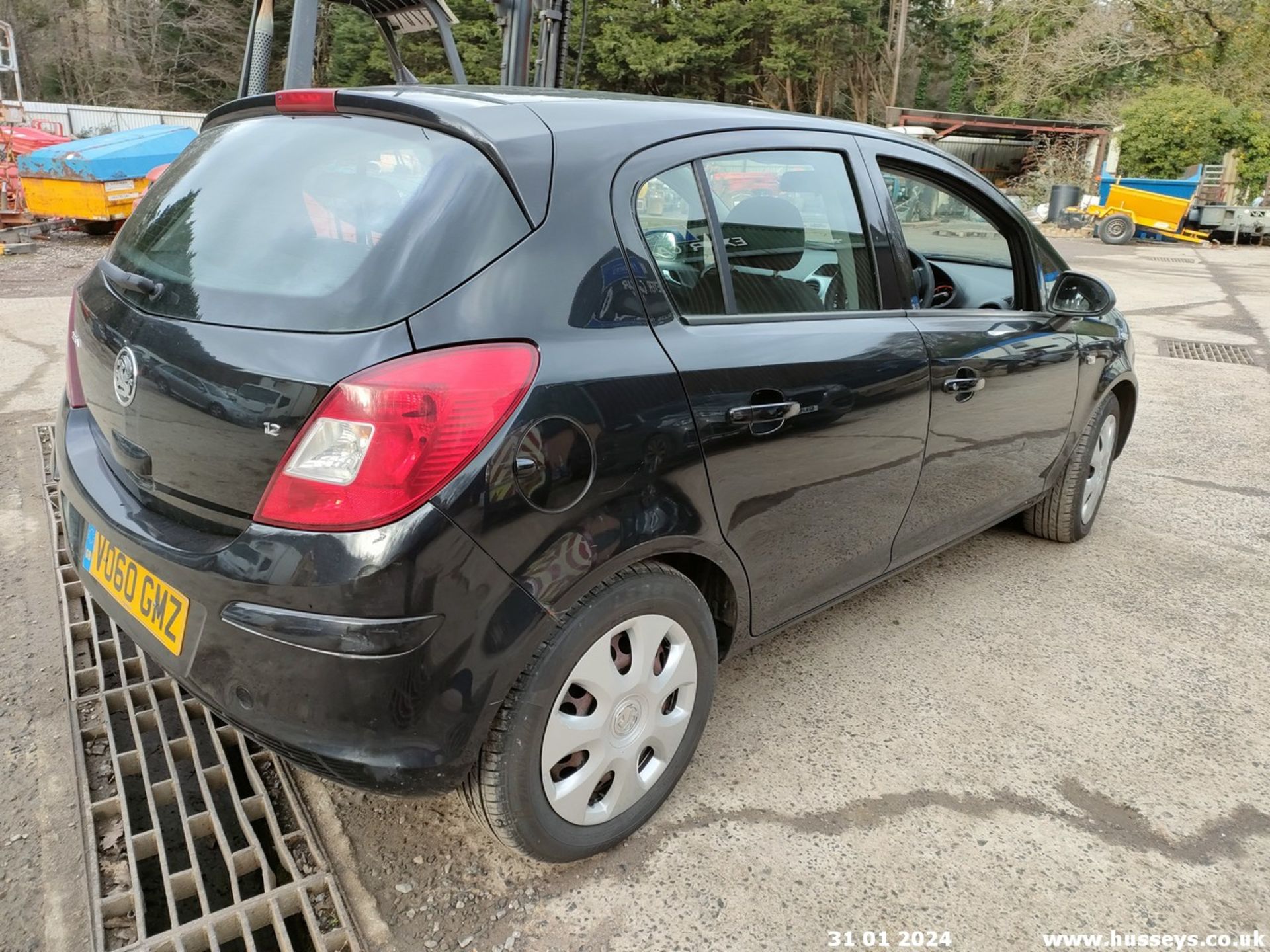 10/60 VAUXHALL CORSA EXCLUSIV - 1229cc 5dr Hatchback (Black, 124k) - Image 28 of 45