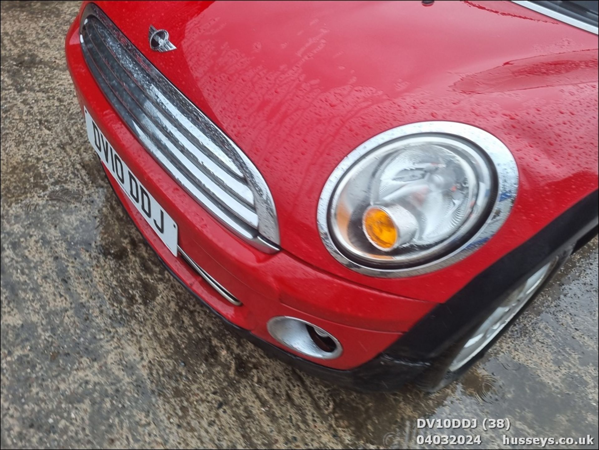 10/10 MINI ONE CLUBMAN - 1598cc 5dr Estate (Red, 97k) - Image 39 of 45