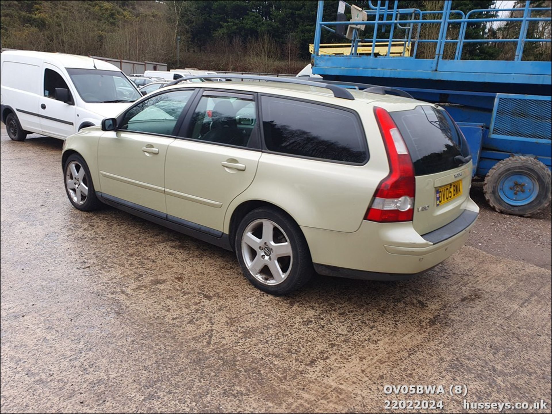 05/05 VOLVO V50 SE D (E4) - 1998cc 5dr Estate (Green, 178k) - Image 8 of 43