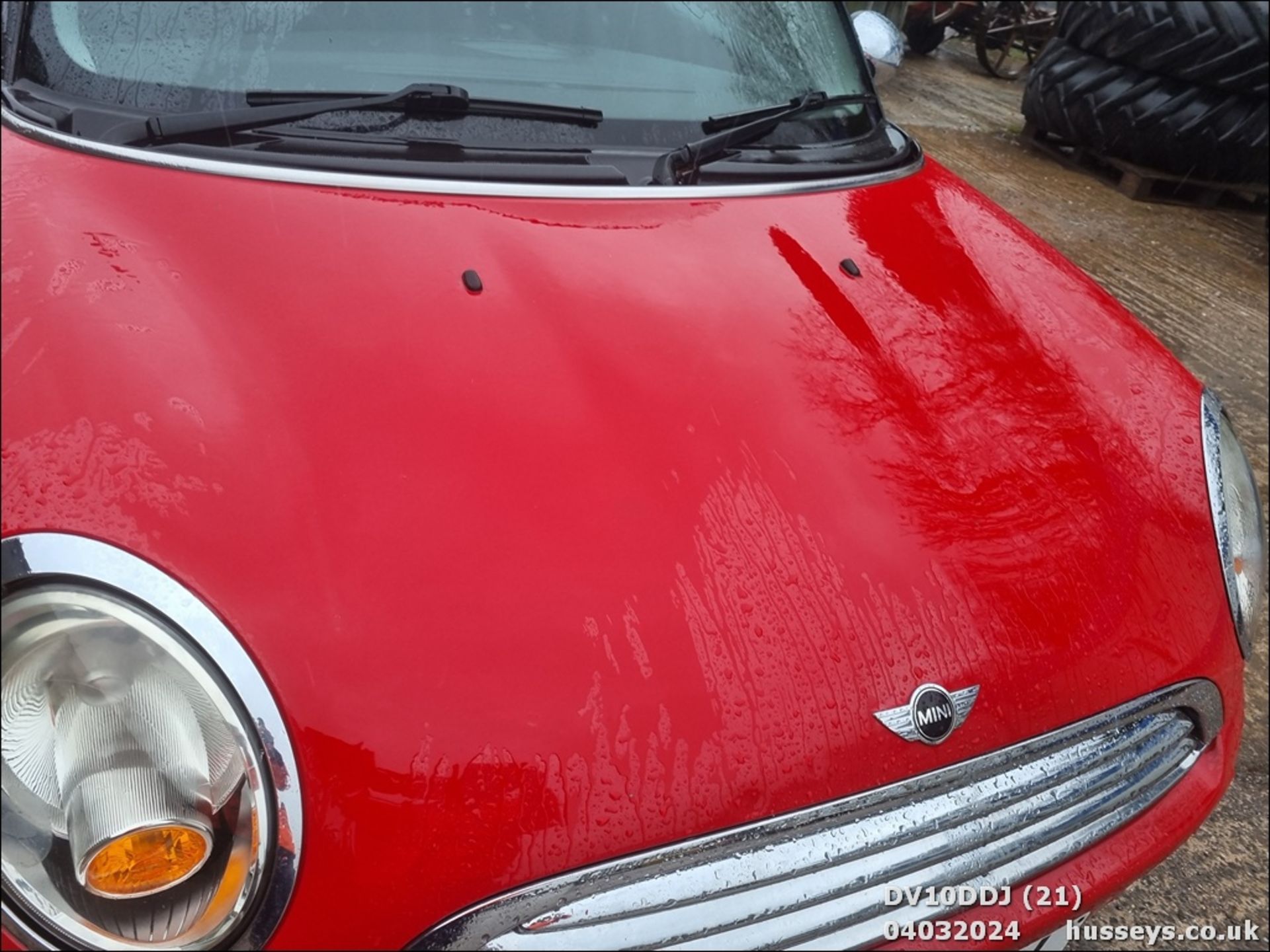 10/10 MINI ONE CLUBMAN - 1598cc 5dr Estate (Red, 97k) - Image 22 of 45