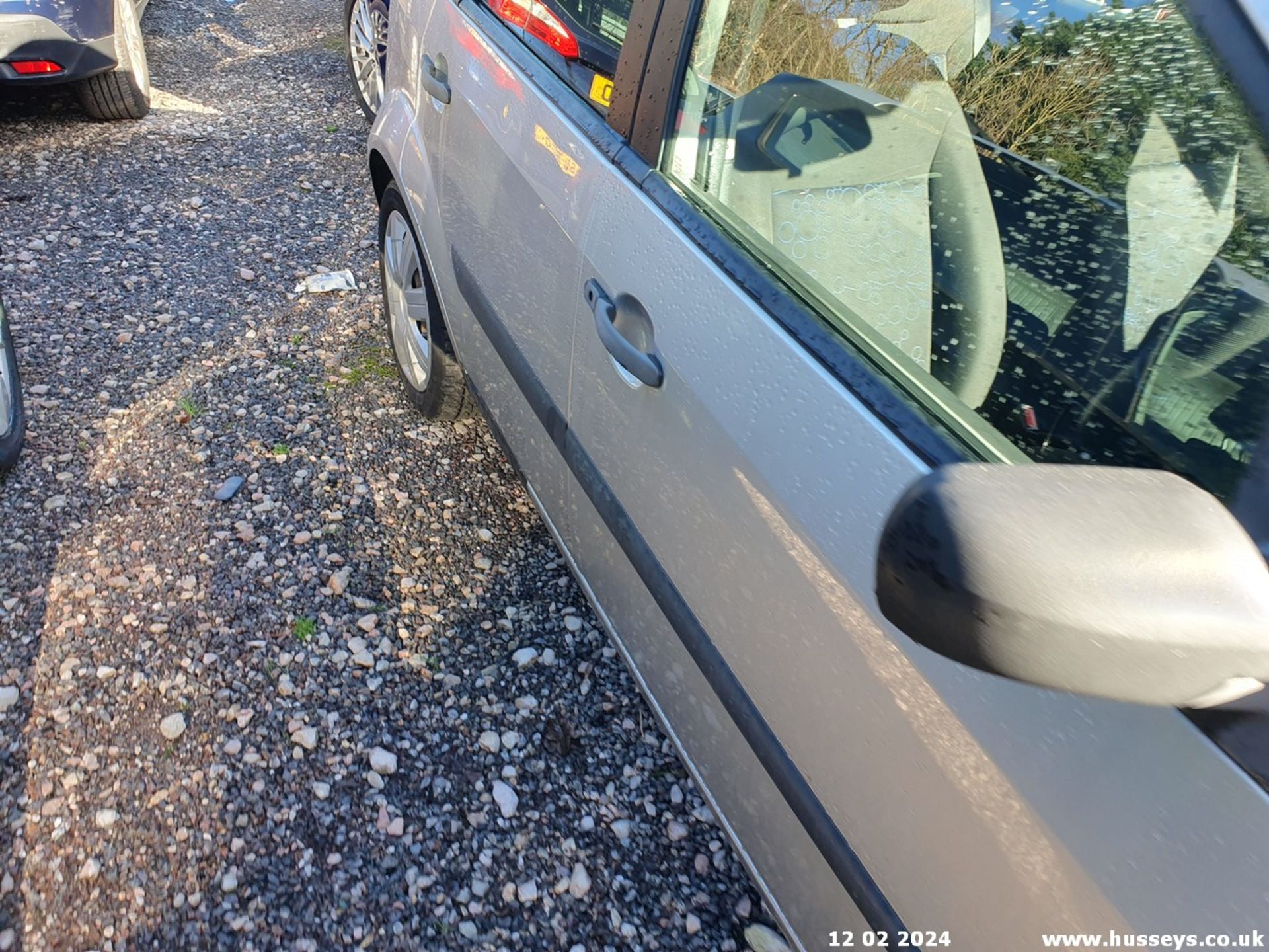 06/56 FORD FIESTA STYLE TDCI - 1399cc 5dr Hatchback (Silver) - Image 13 of 39