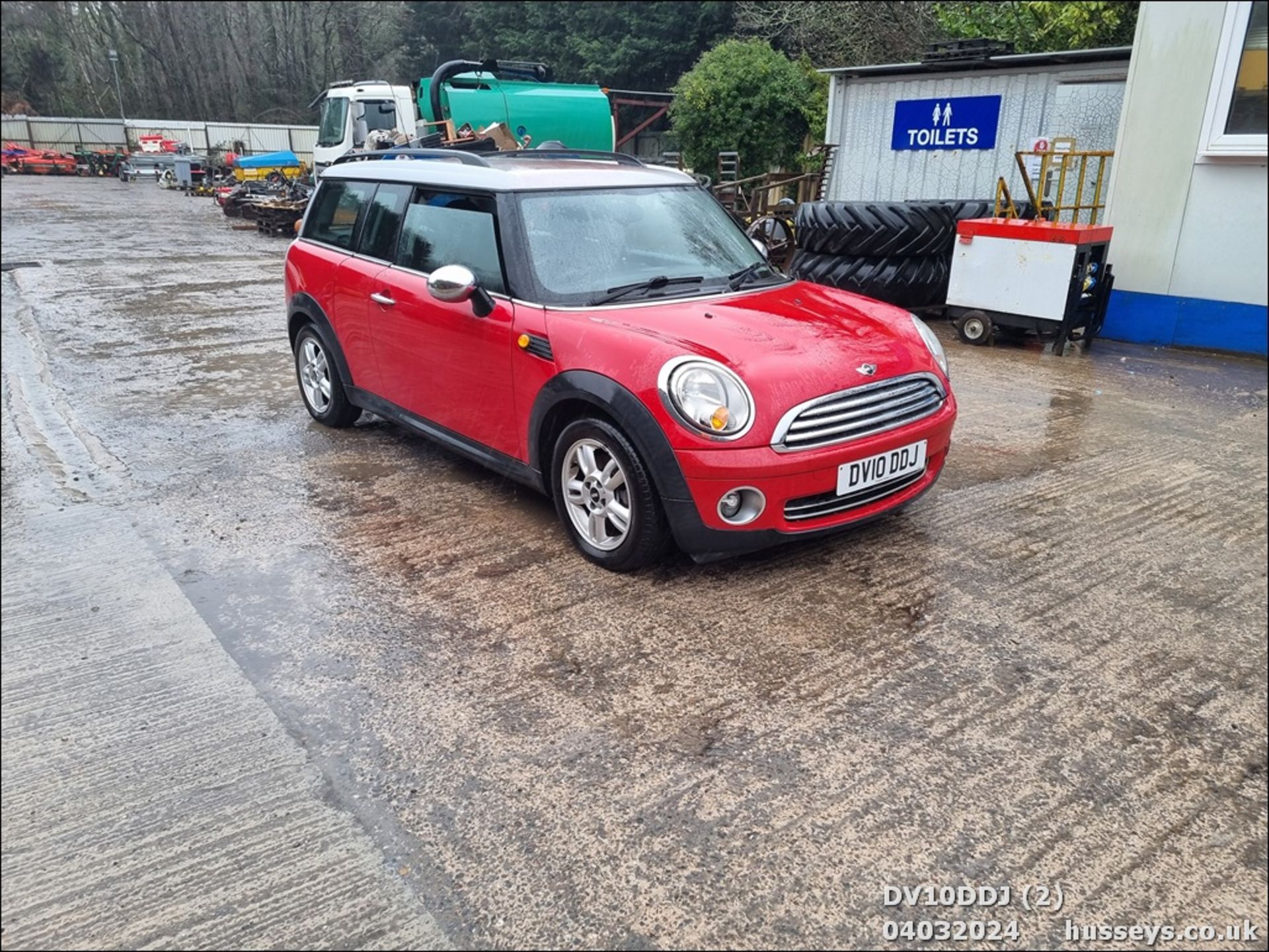 10/10 MINI ONE CLUBMAN - 1598cc 5dr Estate (Red, 97k) - Image 3 of 45