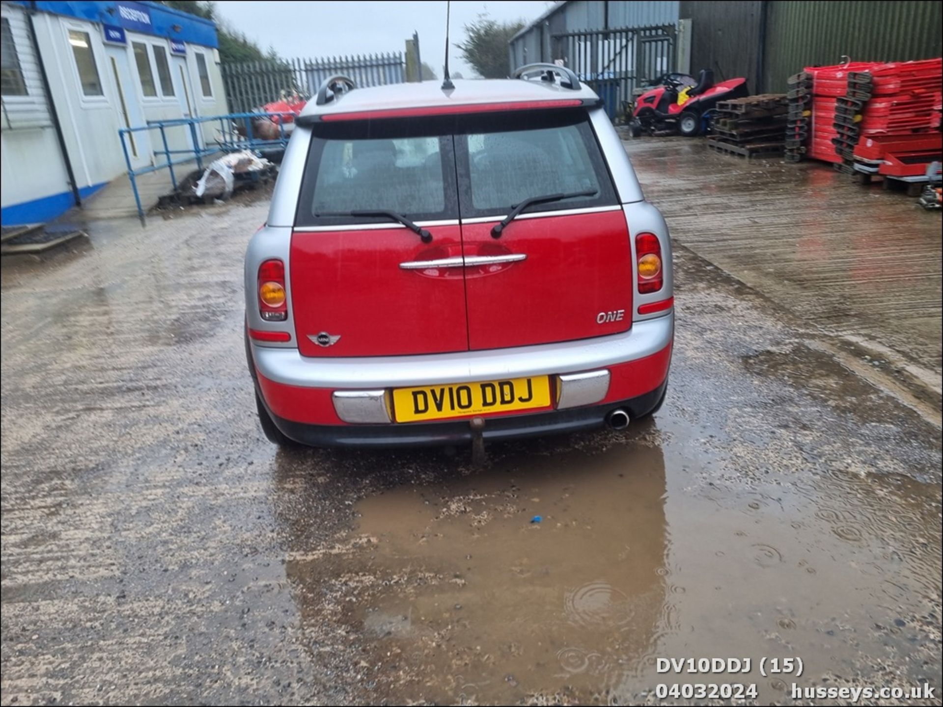 10/10 MINI ONE CLUBMAN - 1598cc 5dr Estate (Red, 97k) - Image 16 of 45