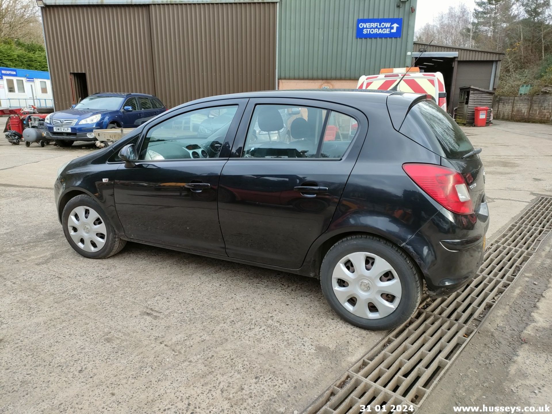 10/60 VAUXHALL CORSA EXCLUSIV - 1229cc 5dr Hatchback (Black, 124k) - Image 17 of 45