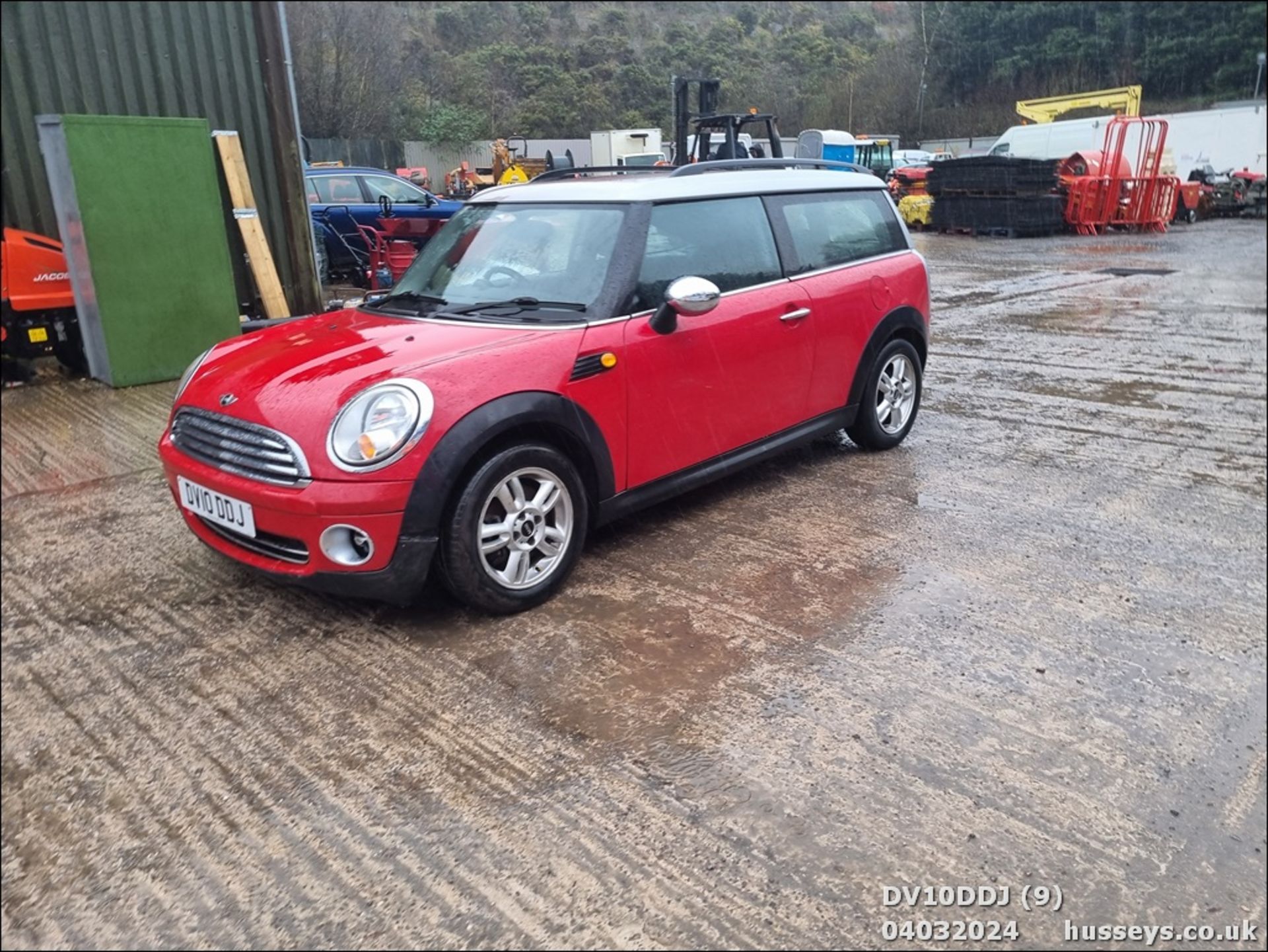 10/10 MINI ONE CLUBMAN - 1598cc 5dr Estate (Red, 97k) - Image 10 of 45