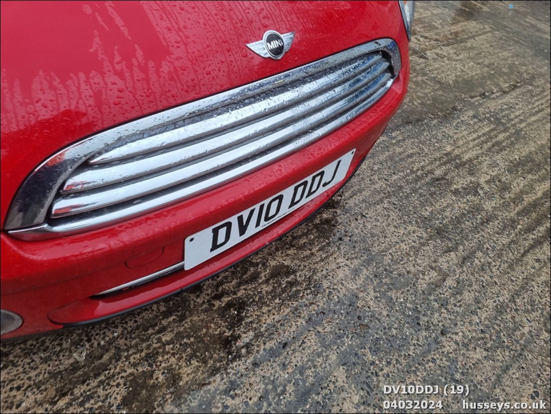 10/10 MINI ONE CLUBMAN - 1598cc 5dr Estate (Red, 97k) - Image 20 of 45