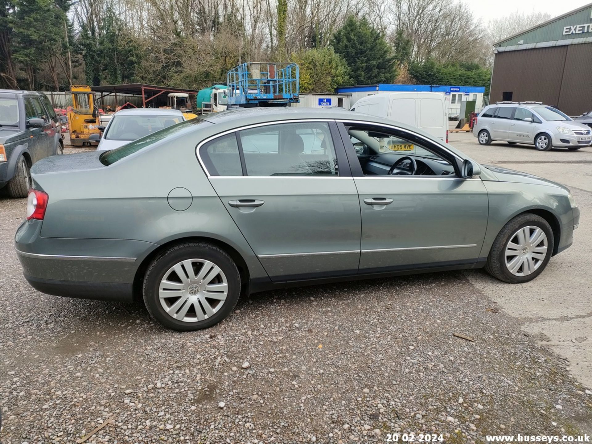 08/58 VOLKSWAGEN PASSAT SEL TDI - 1968cc 4dr Saloon (Green) - Image 33 of 49