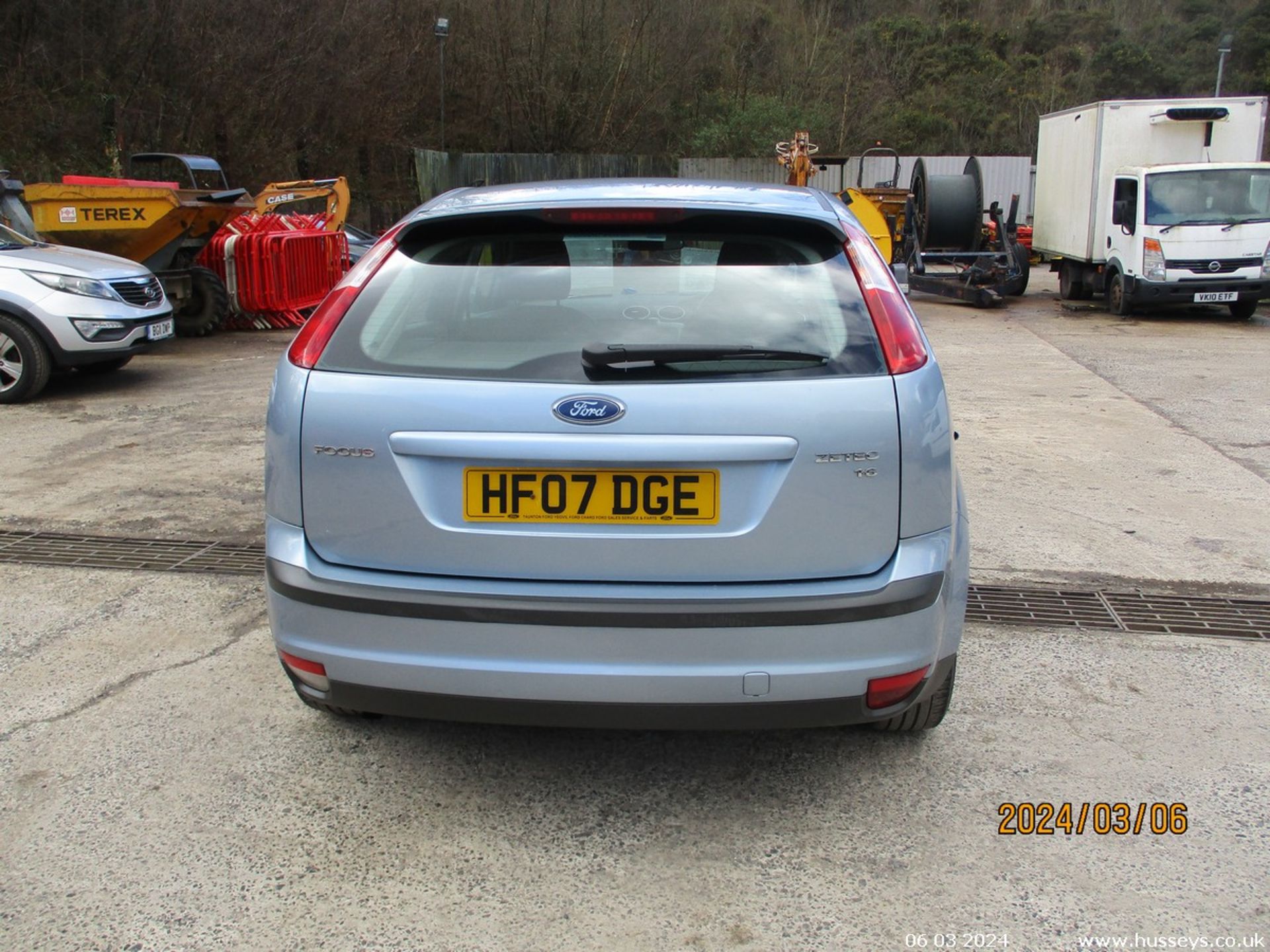 08/07 FORD FOCUS ZETEC CLIMATE - 1596cc 5dr Hatchback (Blue, 153k) - Image 5 of 20