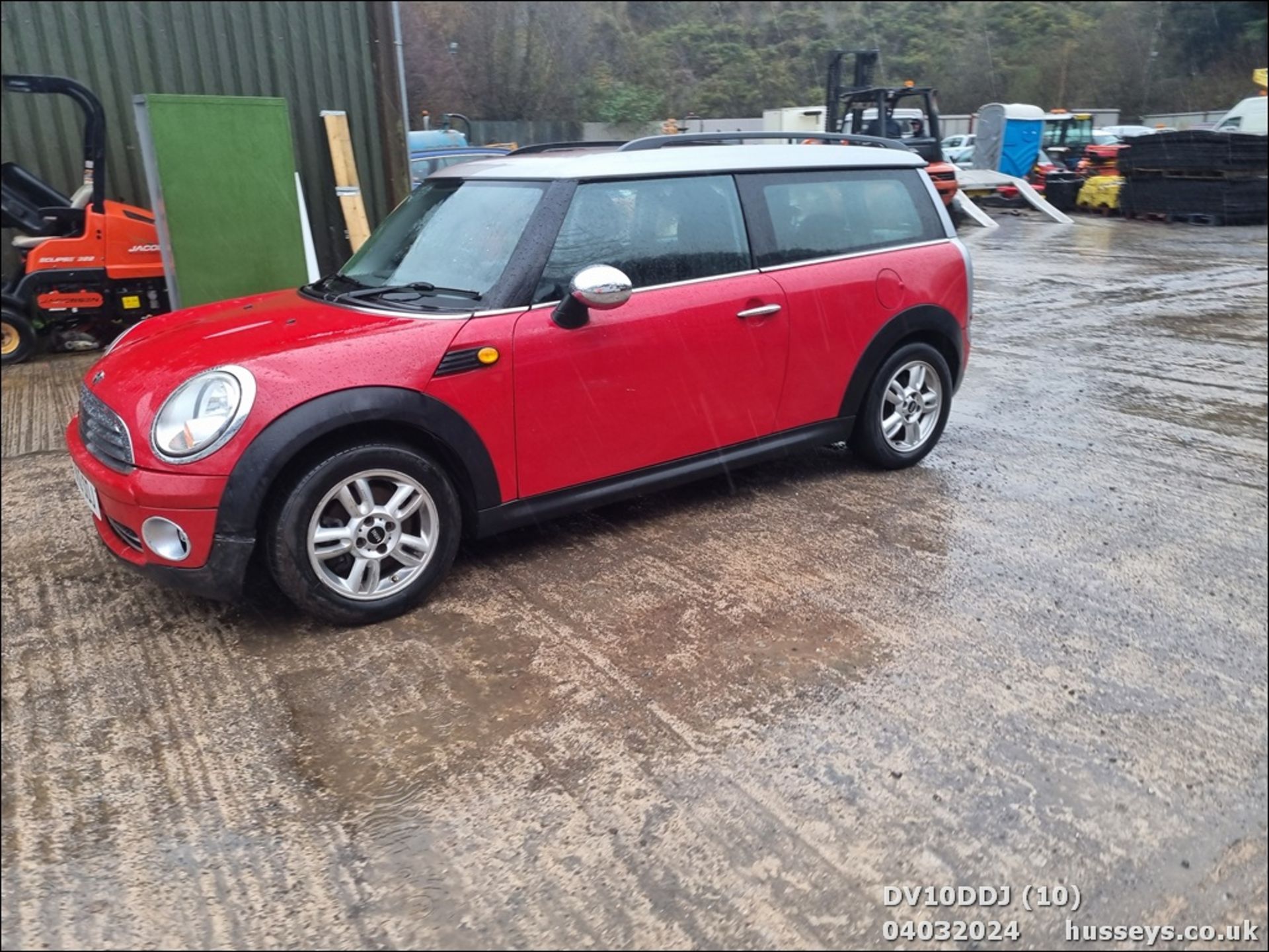 10/10 MINI ONE CLUBMAN - 1598cc 5dr Estate (Red, 97k) - Image 11 of 45