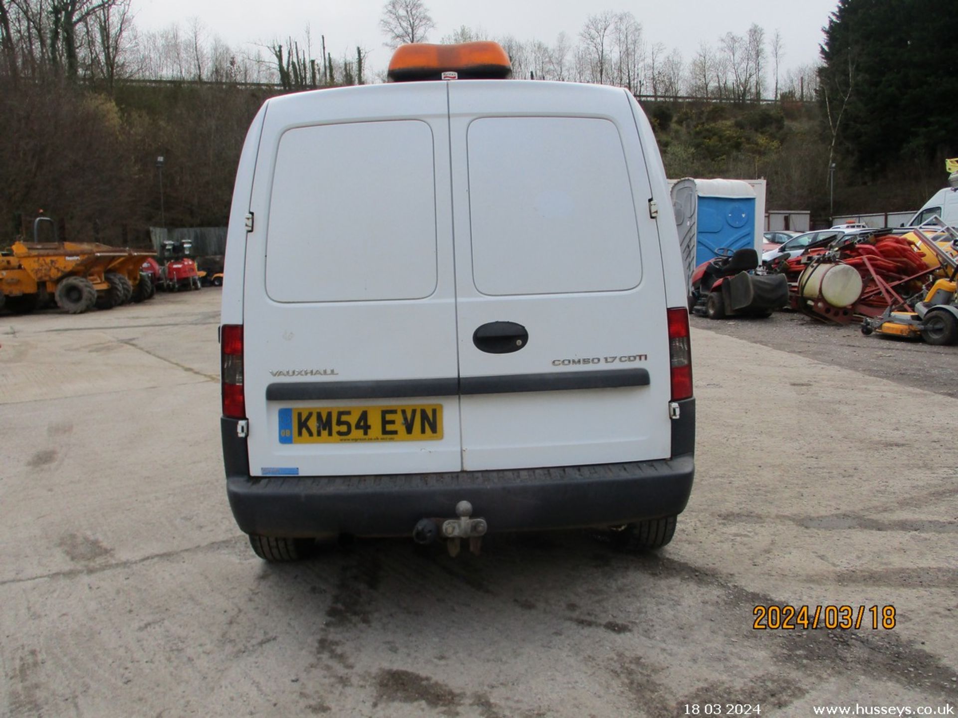 04/54 VAUXHALL COMBO 1700 CDTI 16V - 1686cc 4dr Van (White, 119k) - Image 5 of 25