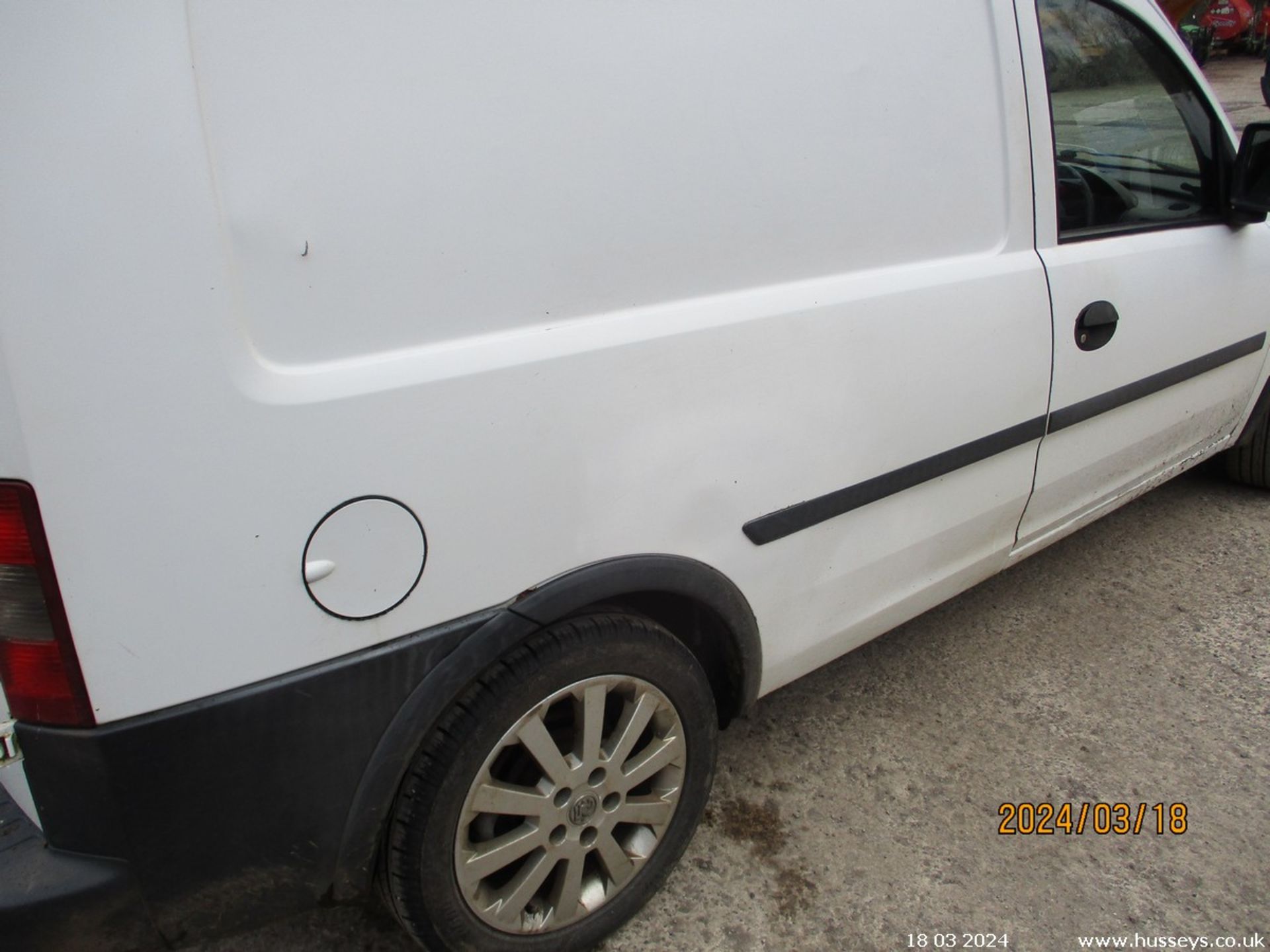 04/54 VAUXHALL COMBO 1700 CDTI 16V - 1686cc 4dr Van (White, 119k) - Image 14 of 25