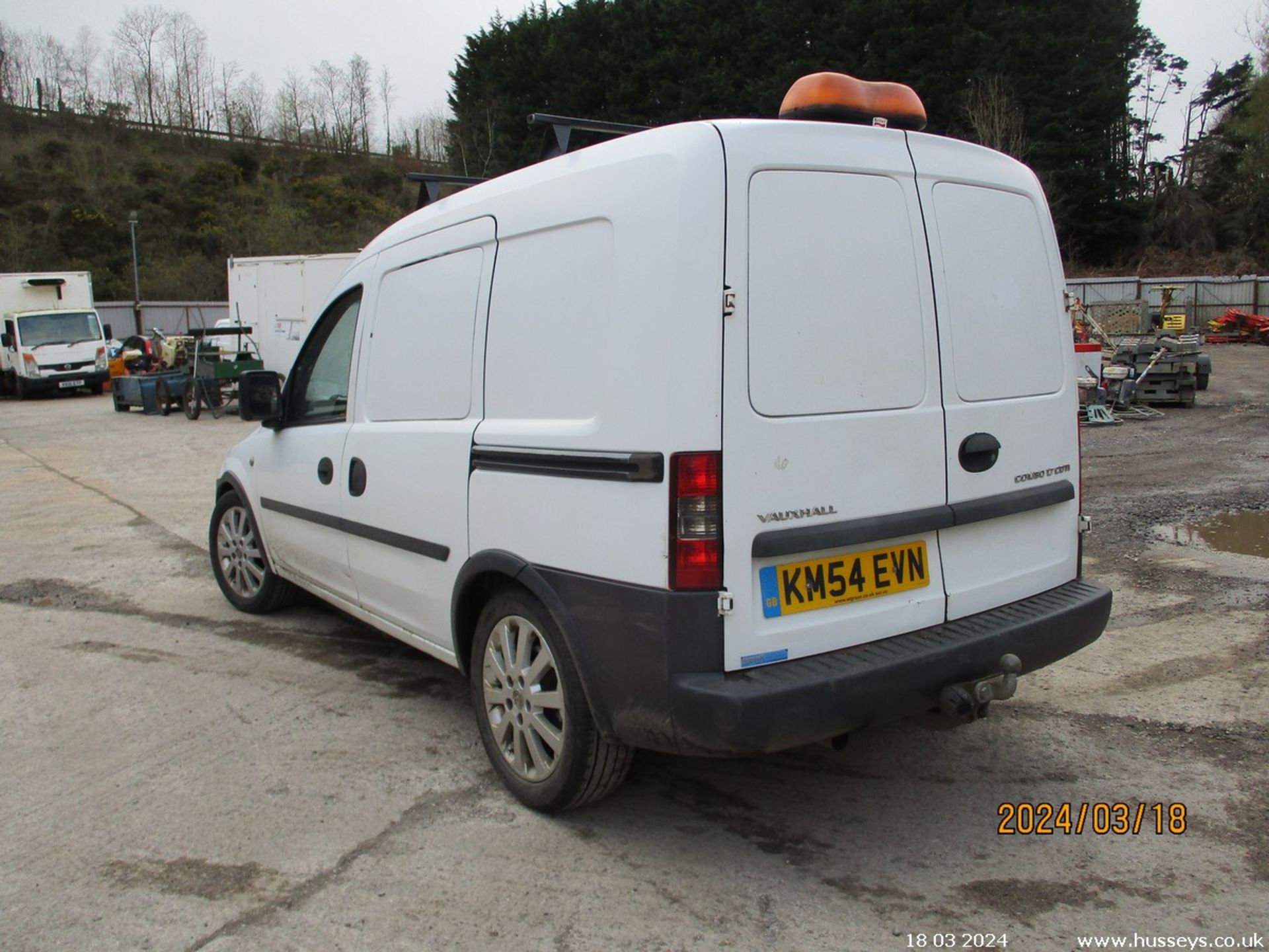 04/54 VAUXHALL COMBO 1700 CDTI 16V - 1686cc 4dr Van (White, 119k) - Image 7 of 25