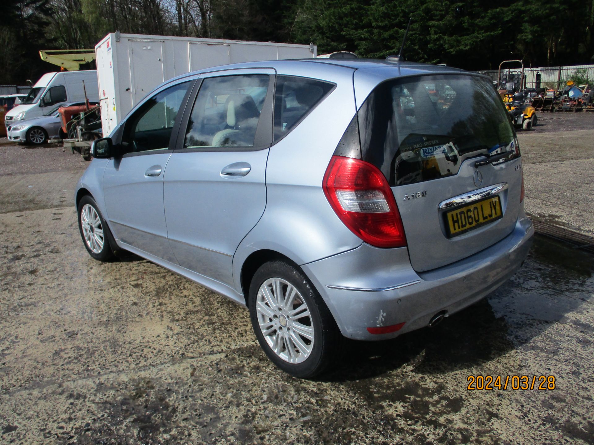 10/60 MERCEDES A180 CDI ELEGANCE SE CVT - 1991cc 5dr Hatchback (Blue) - Image 8 of 17