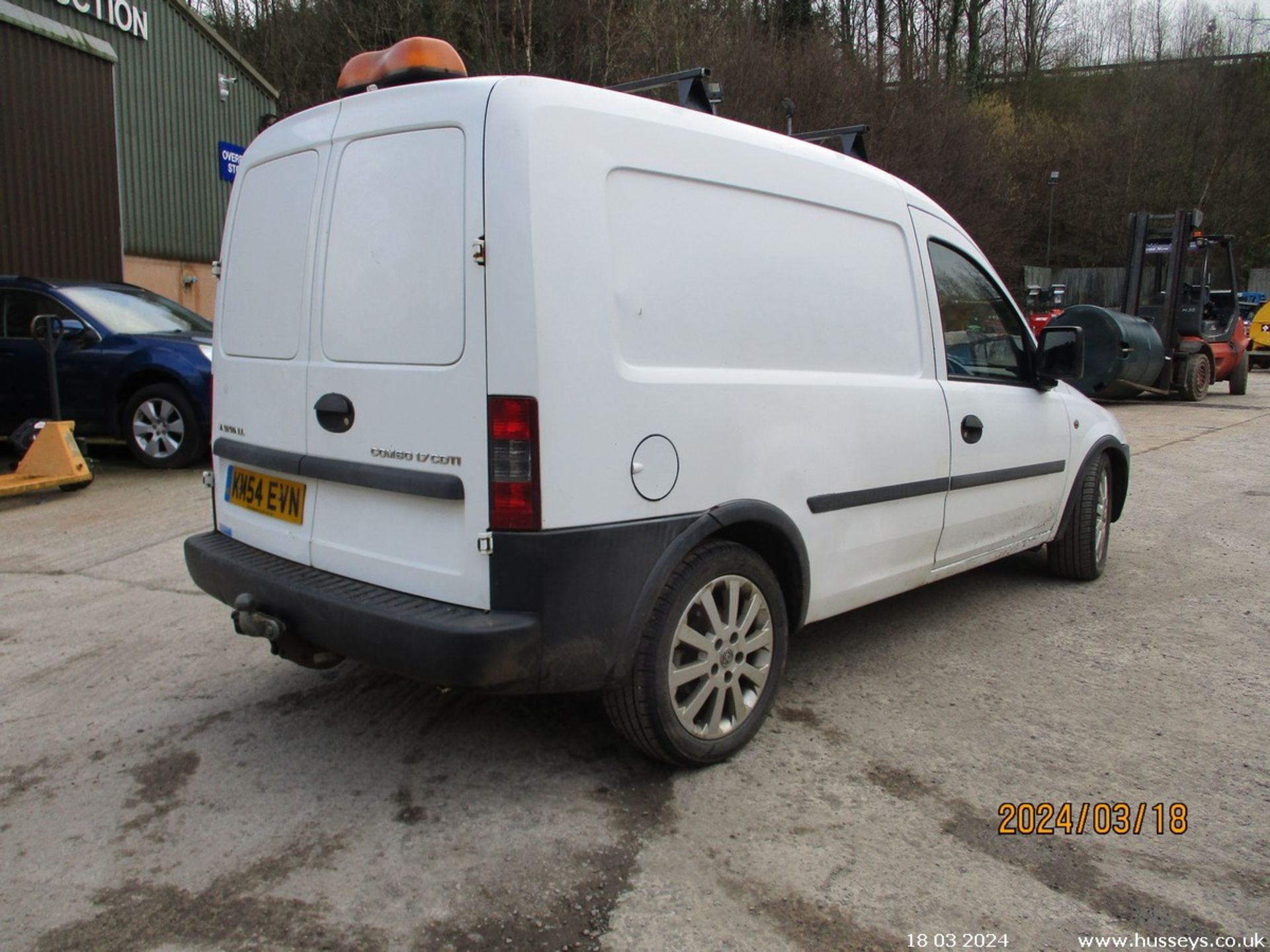 04/54 VAUXHALL COMBO 1700 CDTI 16V - 1686cc 4dr Van (White, 119k) - Image 5 of 26