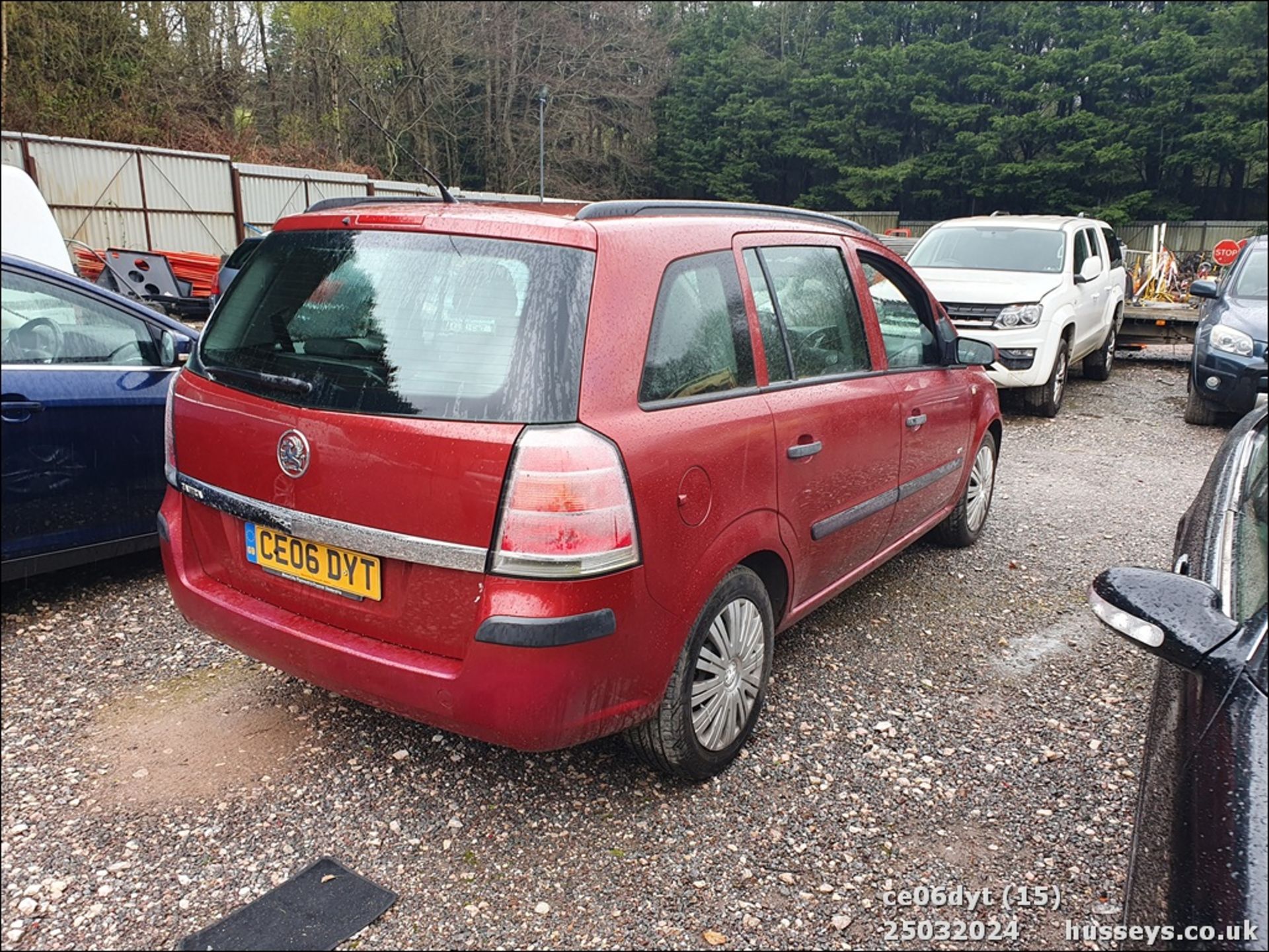 06/06 VAUXHALL ZAFIRA LIFE - 1598cc 5dr MPV (Red) - Image 16 of 42