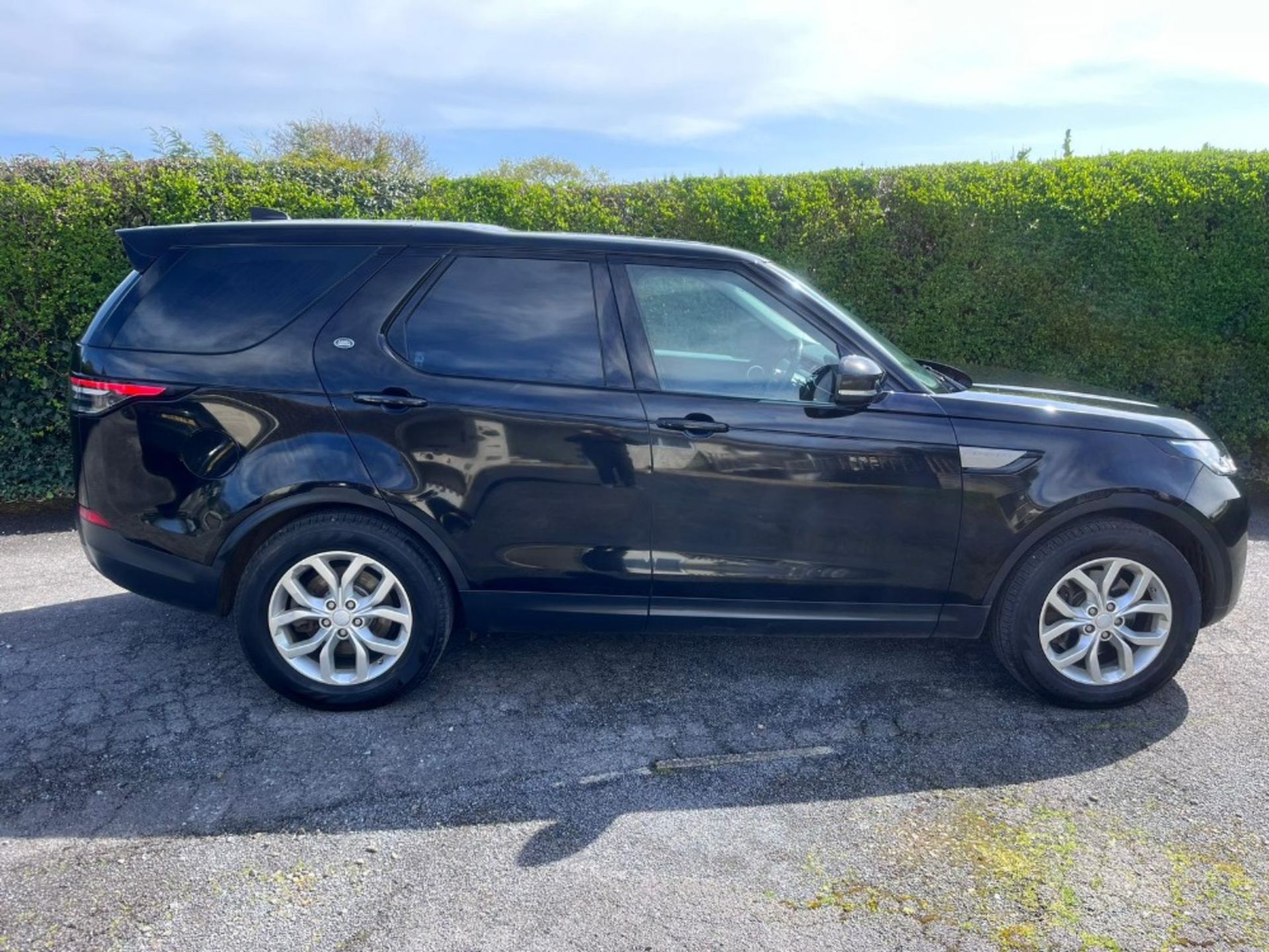 17/67 LAND ROVER DISCOVERY SE TD6 AUTO - 2993cc 5dr Estate (Black, 99k) - Image 11 of 70