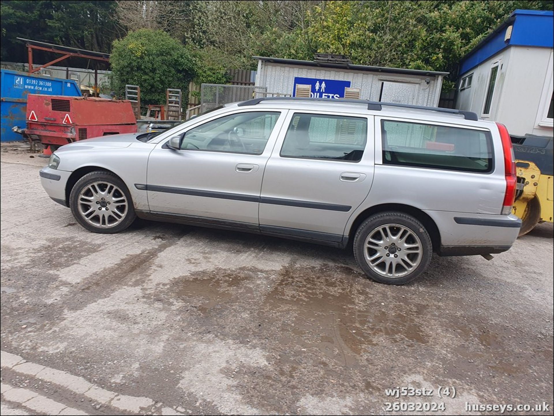 03/53 VOLVO V70 AWD SE T - 2521cc 5dr Estate (Silver, 149k) - Image 5 of 46