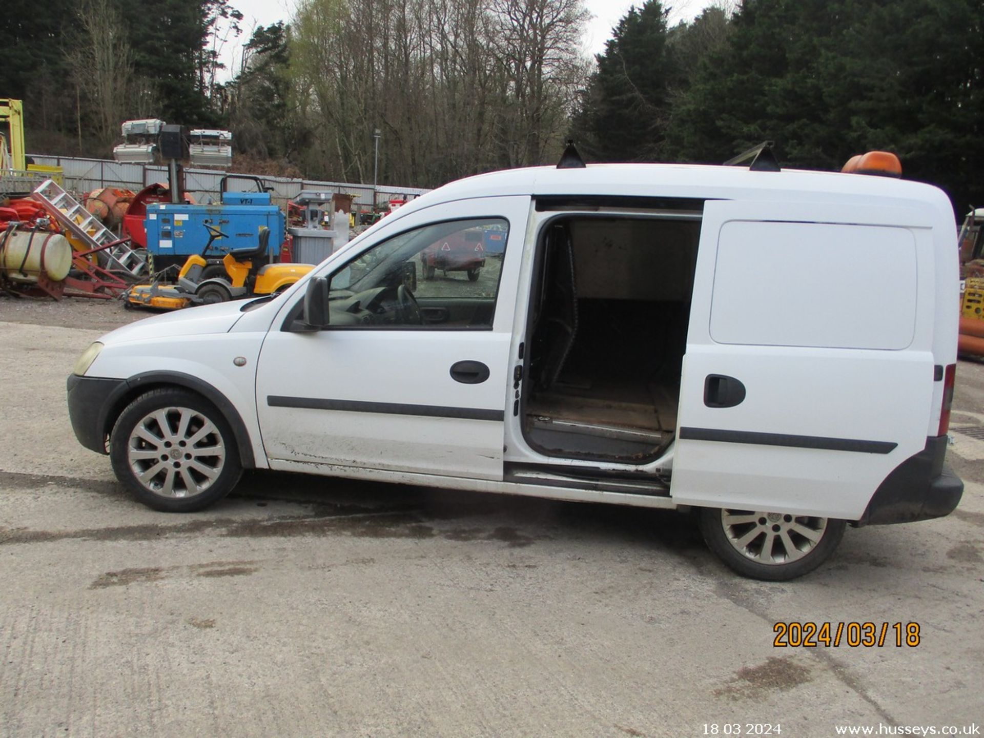 04/54 VAUXHALL COMBO 1700 CDTI 16V - 1686cc 4dr Van (White, 119k) - Image 20 of 26