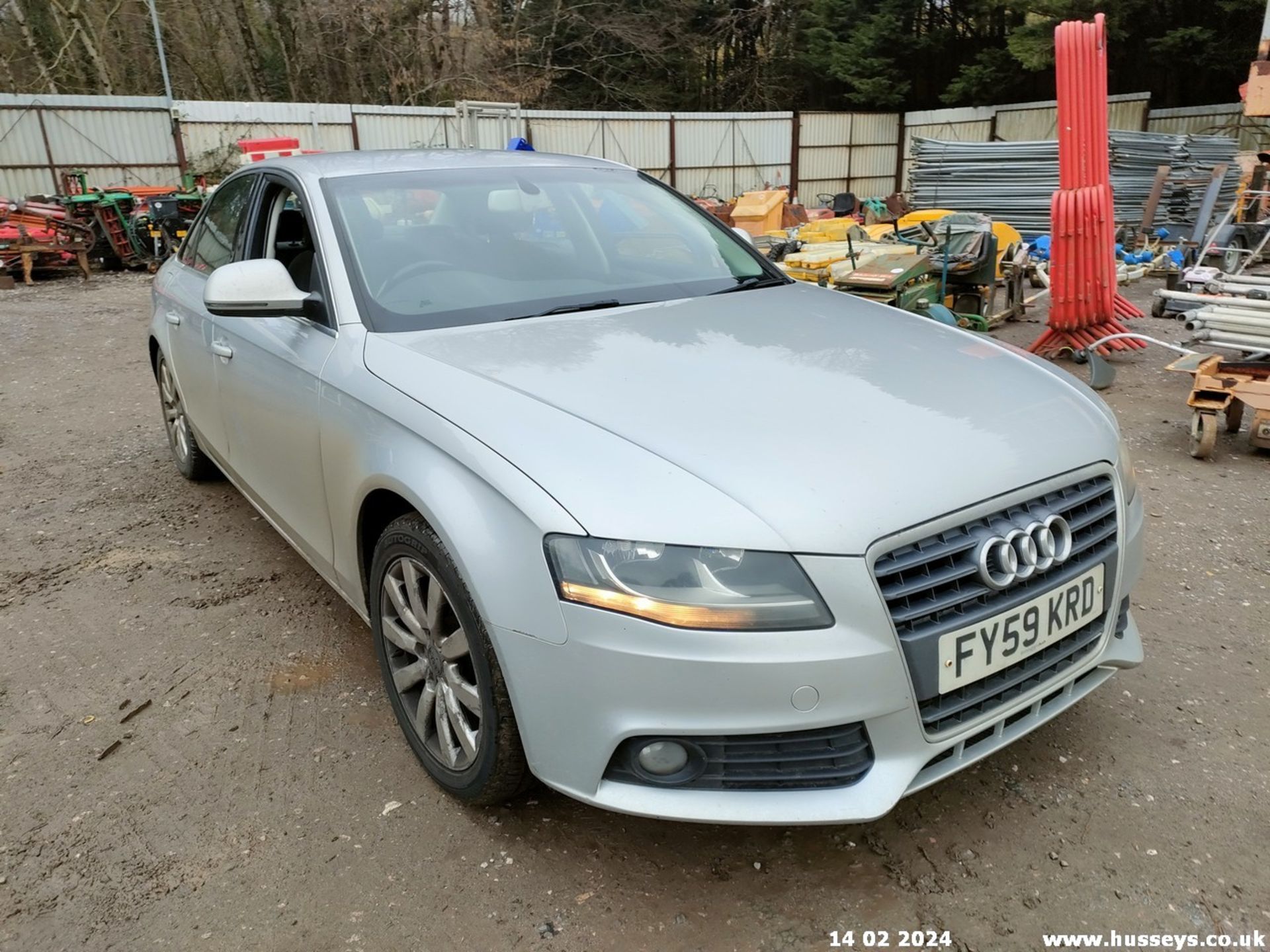 09/59 AUDI A4 SE TDI CVT - 1968cc 4dr Saloon (Silver, 125k) - Bild 6 aus 50