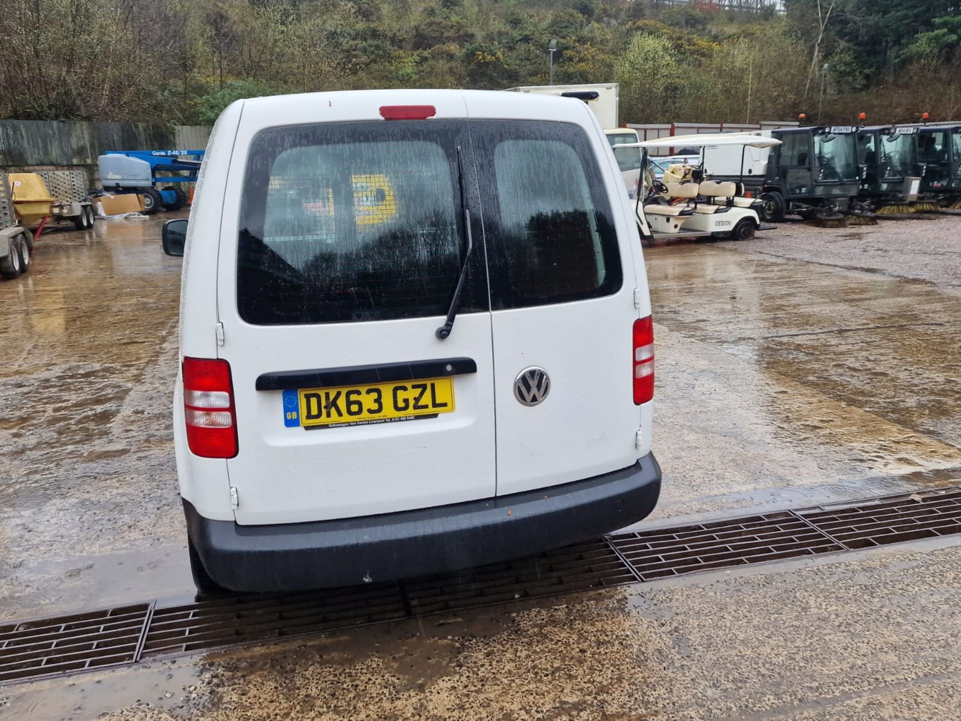 13/63 VOLKSWAGEN CADDY C20 STARTLINE TDI - 1598cc 5dr Van (White, 47k) - Image 8 of 16