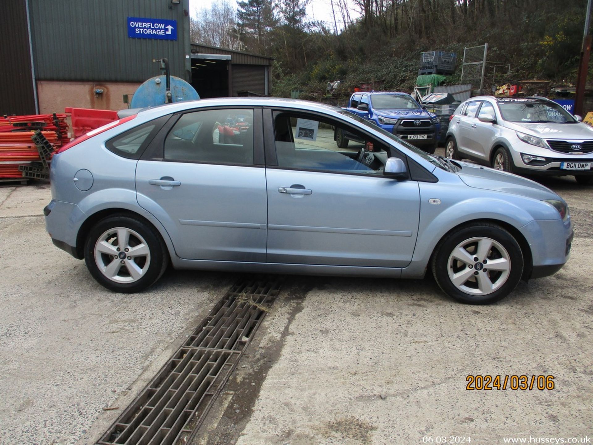 08/07 FORD FOCUS ZETEC CLIMATE - 1596cc 5dr Hatchback (Blue, 153k) - Image 4 of 20