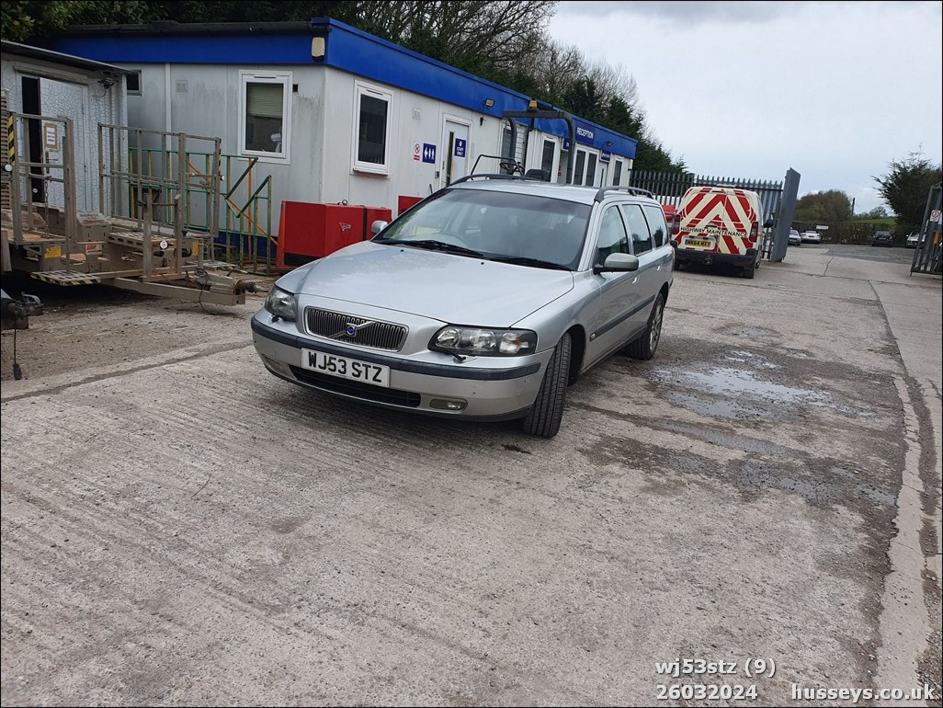 03/53 VOLVO V70 AWD SE T - 2521cc 5dr Estate (Silver, 149k) - Image 10 of 46