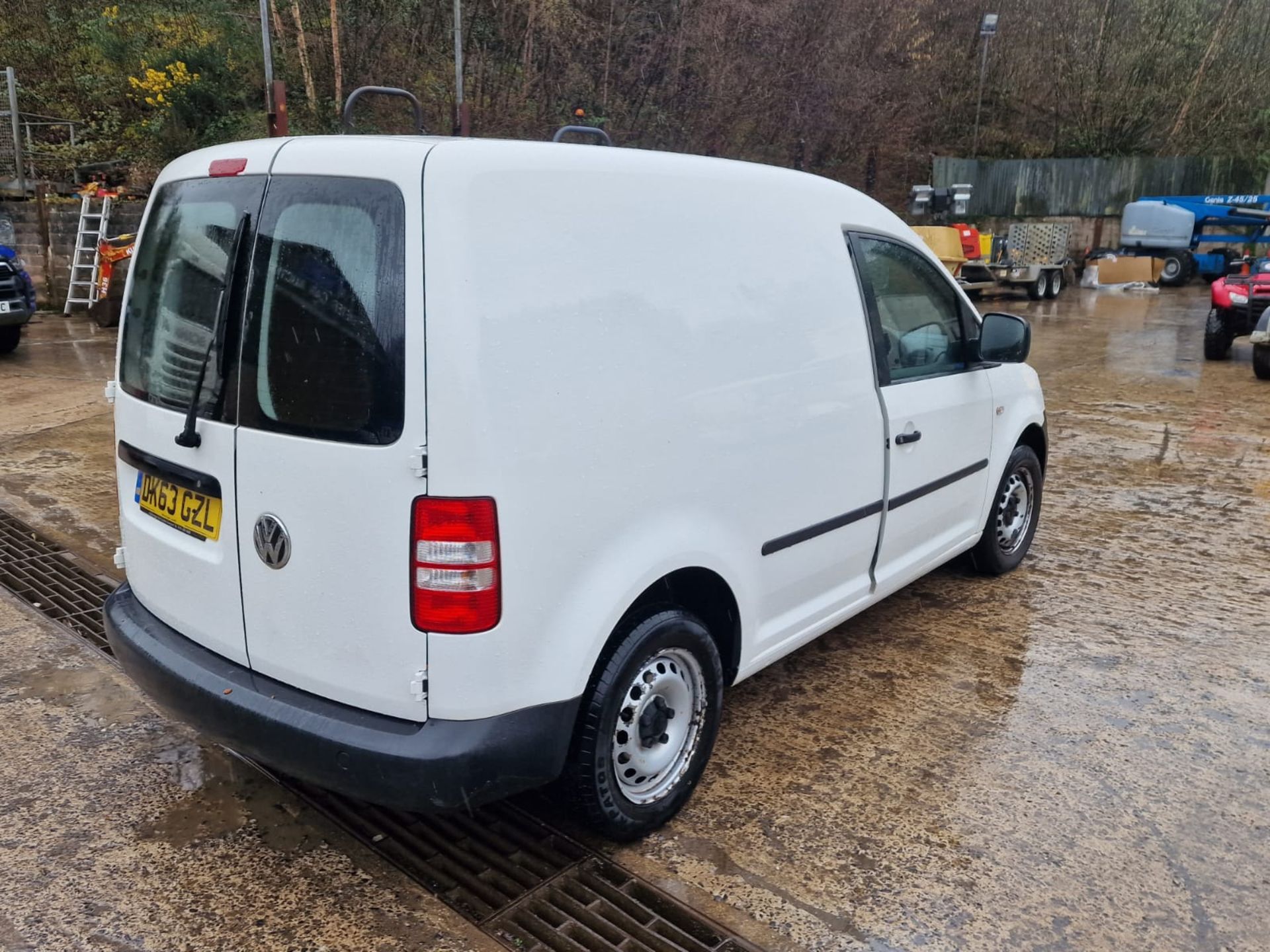 13/63 VOLKSWAGEN CADDY C20 STARTLINE TDI - 1598cc 5dr Van (White, 47k) - Image 4 of 16