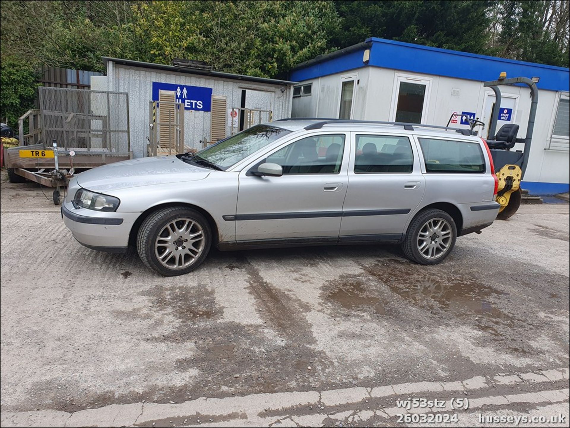 03/53 VOLVO V70 AWD SE T - 2521cc 5dr Estate (Silver, 149k) - Image 6 of 46