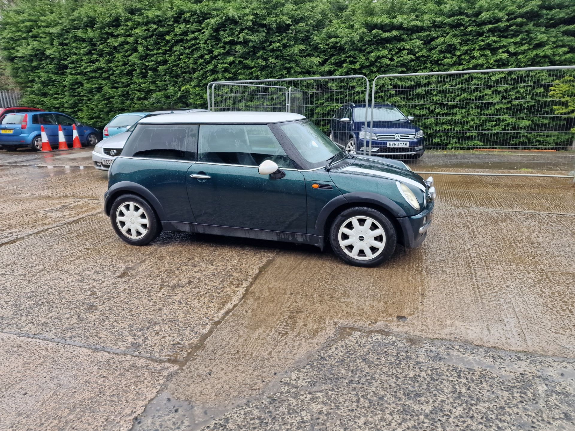 03/03 MINI MINI COOPER - 1598cc 3dr Hatchback (Green, 109k) - Image 6 of 40