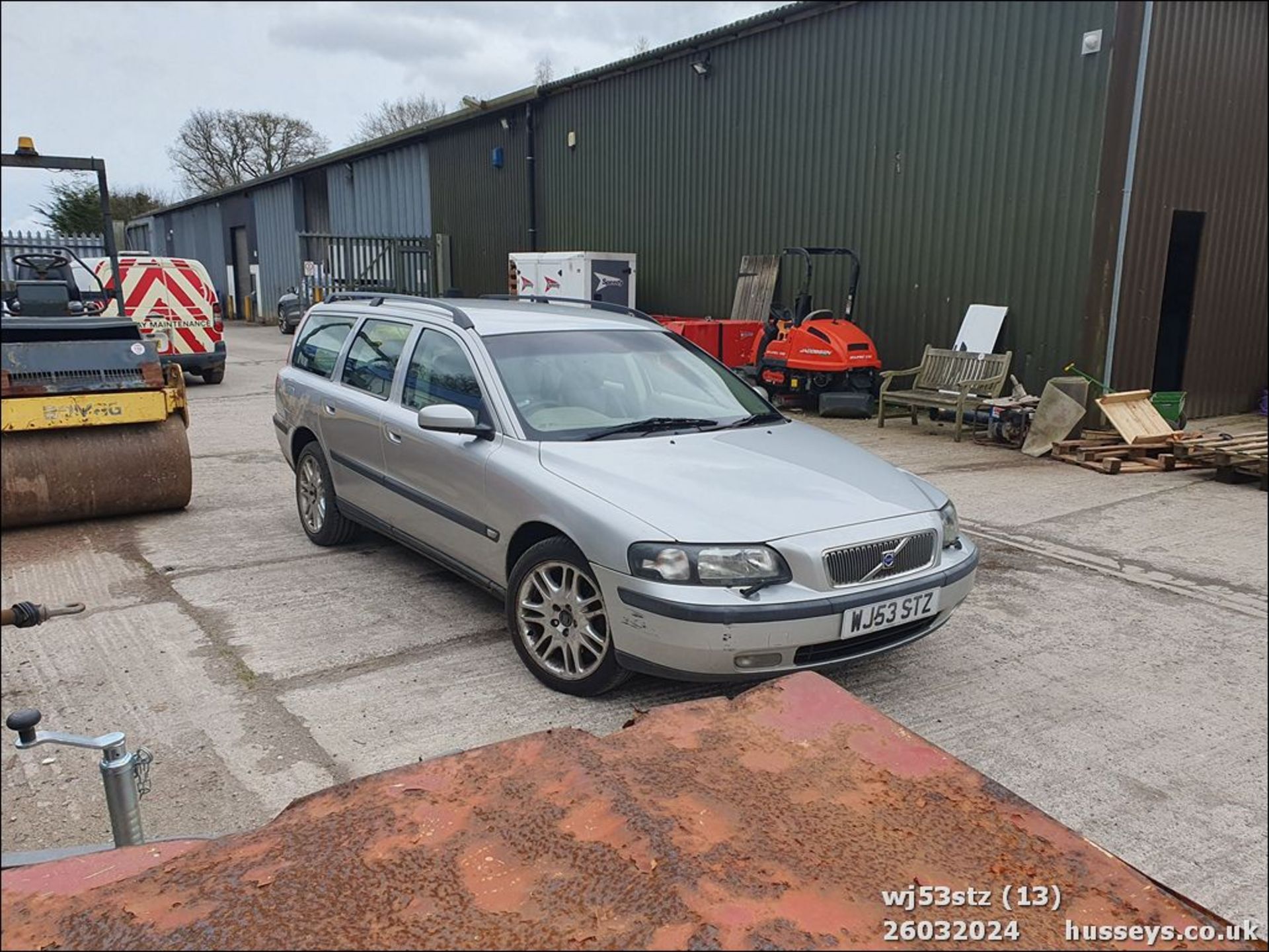 03/53 VOLVO V70 AWD SE T - 2521cc 5dr Estate (Silver, 149k) - Image 14 of 46