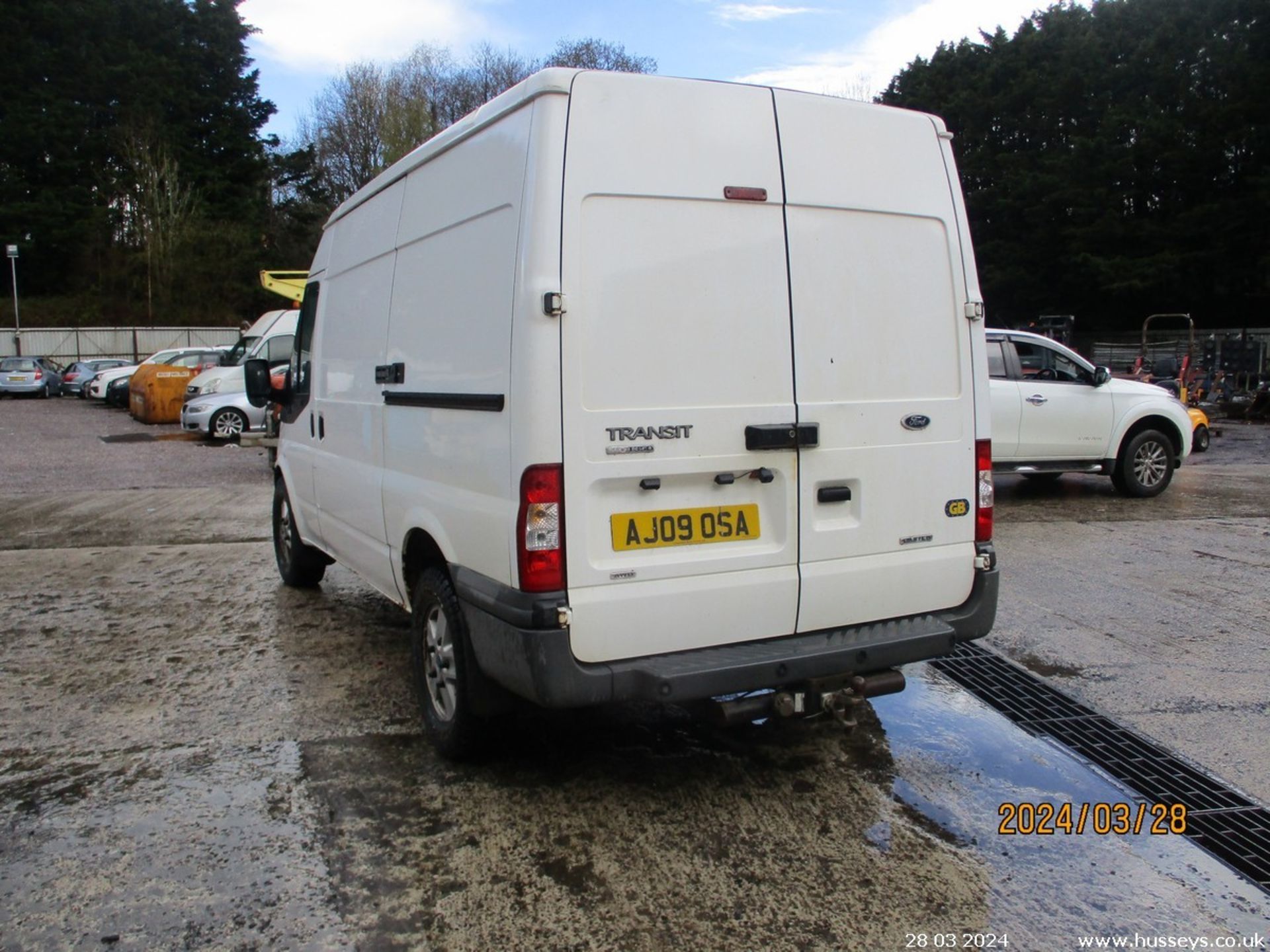 09/09 FORD TRANSIT 140 T350L AWD - 2402cc 5dr Van (White, 156k) - Image 8 of 20